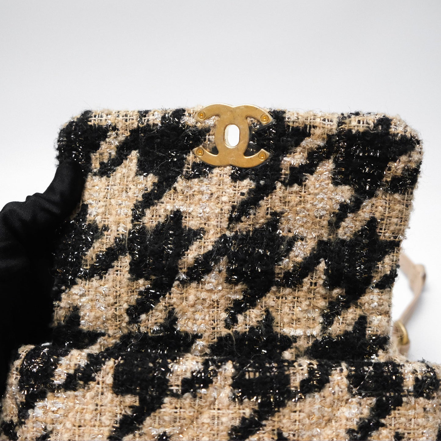 Chanel 19 Waist Bag Tweed Houndstooth Black Beige Mixed Hardware 19K