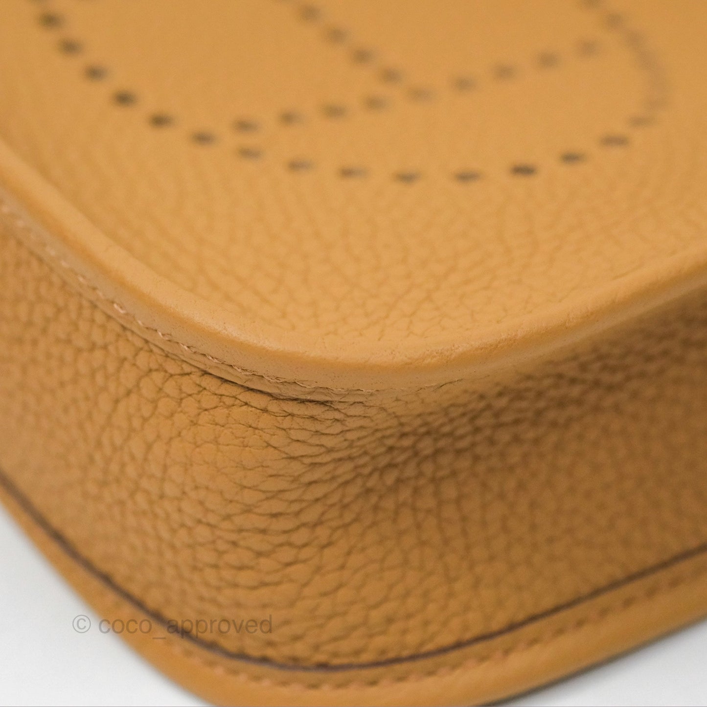Hermès Mini Evelyne 16 Biscuit 48 Camel Clemence Gold Hardware