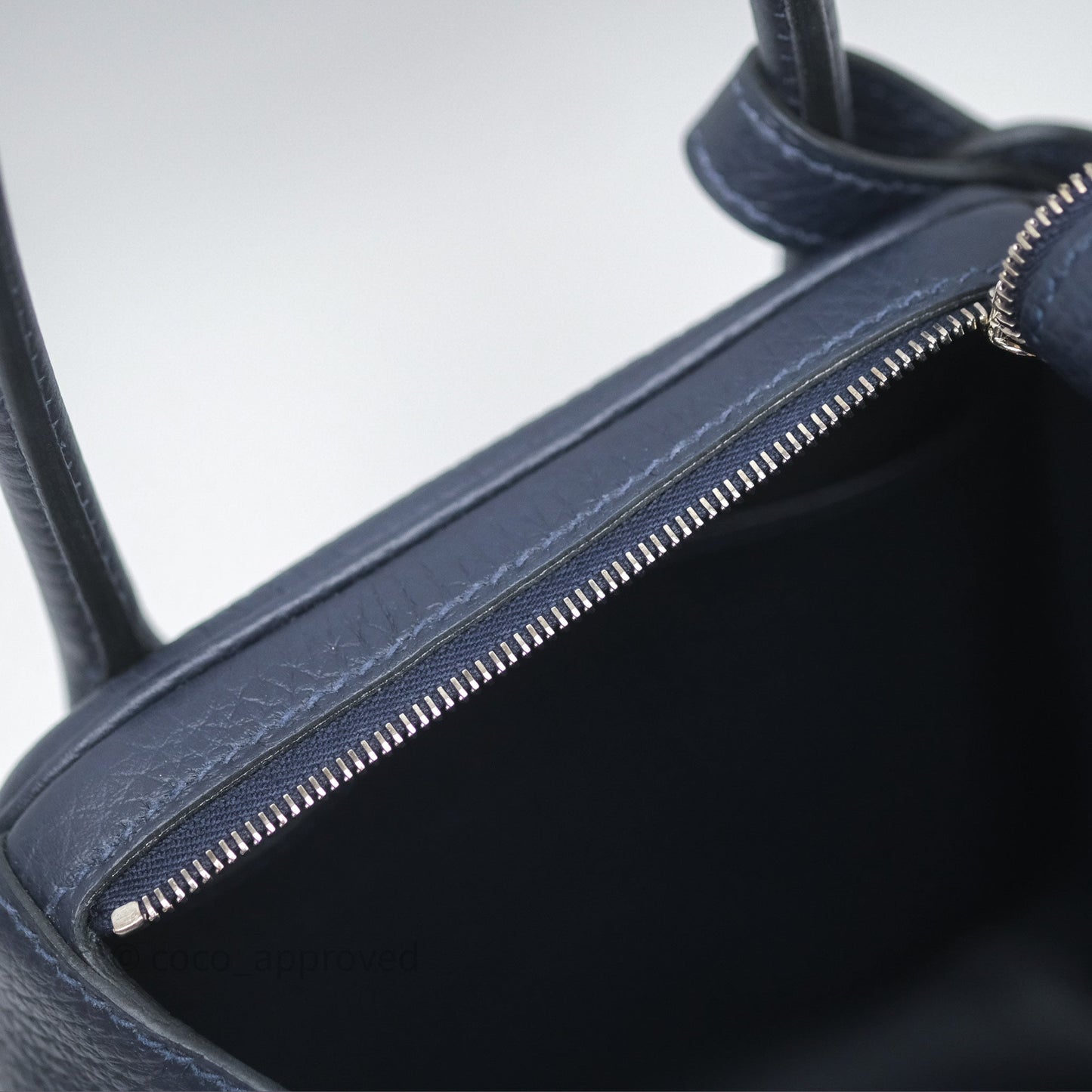 Hermès Lindy 26 Bleu Nuit 2Z Taurillon Clemence Palladium Hardware