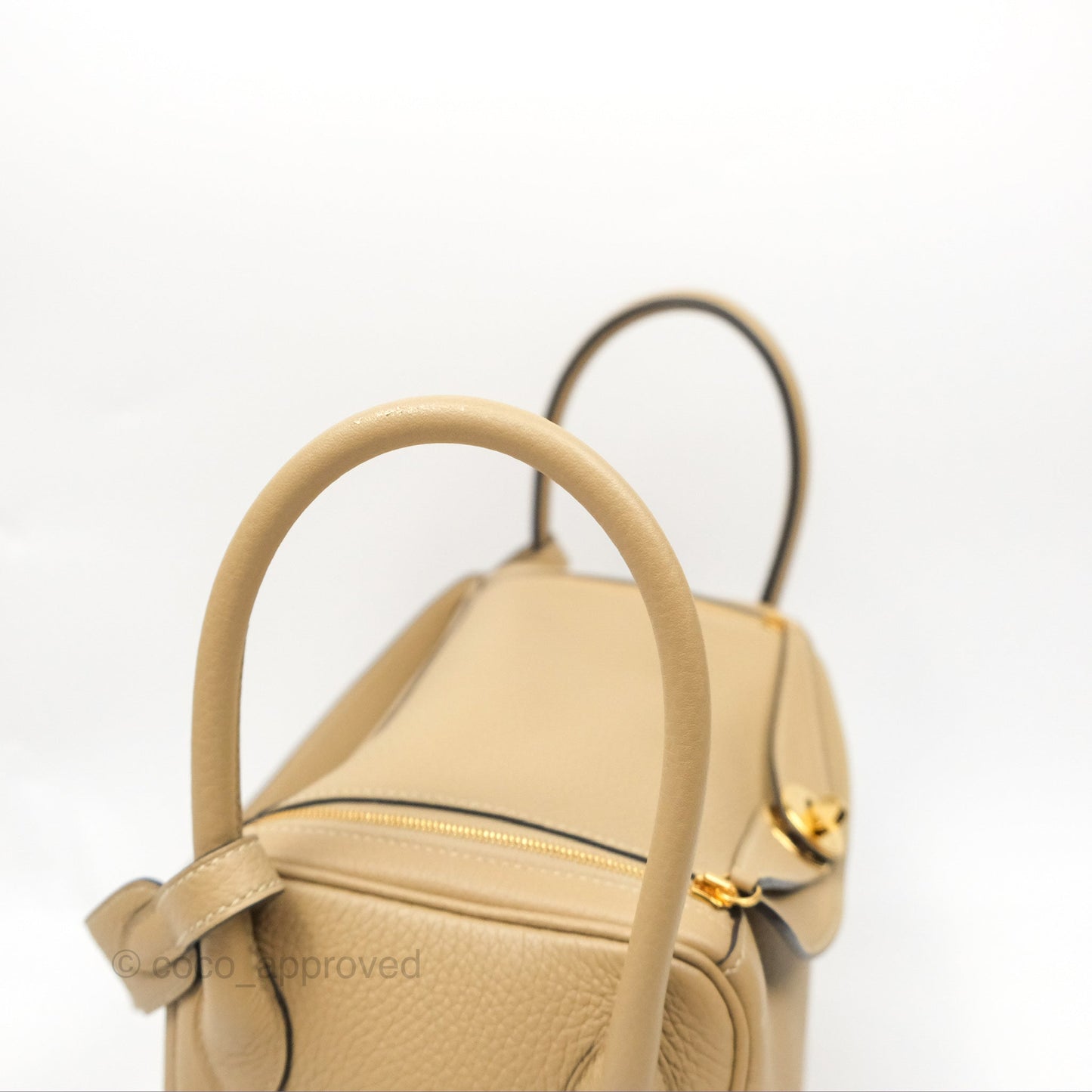 Hermès Lindy 26 Trench Clemence Gold Hardware