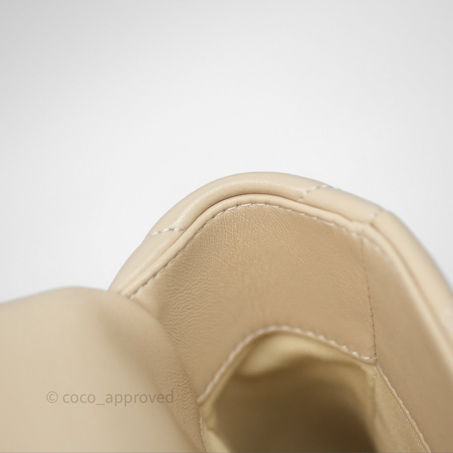 Chanel 19 Medium Beige Mixed Hardware