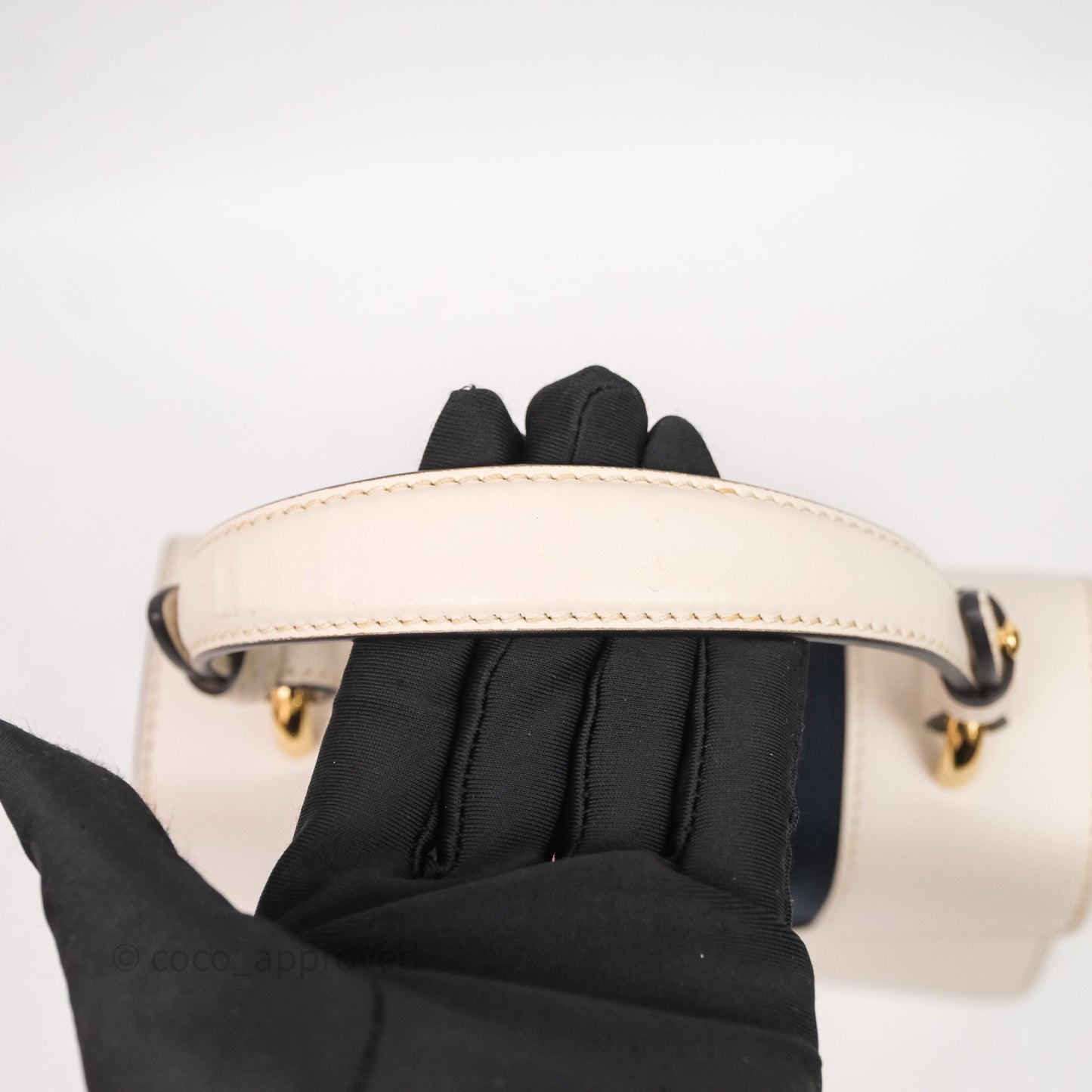 Gucci Mini Sylvie Top Handle White Calfskin Shoulder Bag⁣ ⁣⁣⁣⁣⁣⁣⁣⁣⁣⁣⁣⁣⁣⁣⁣⁣With Strap