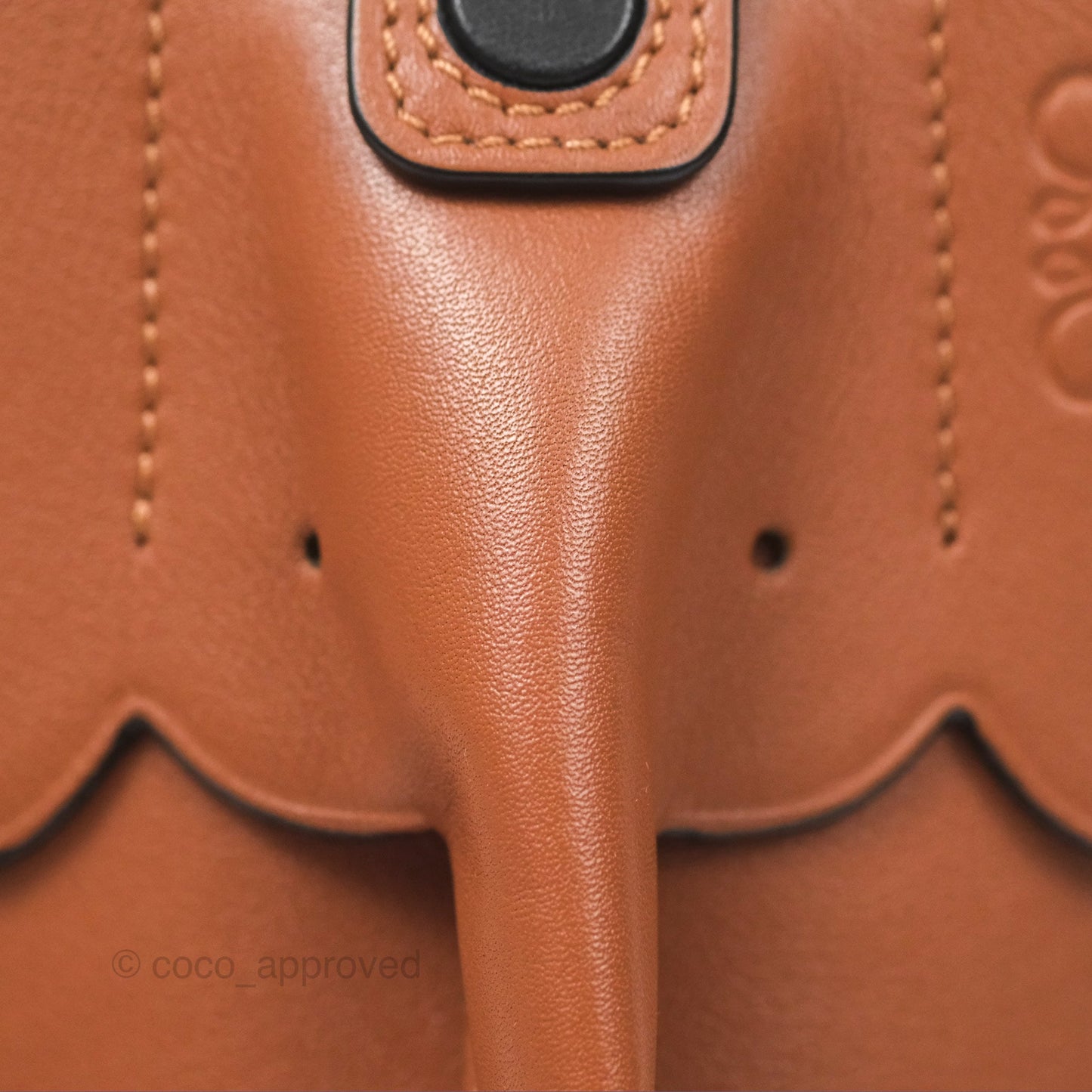 Loewe Elephant Pocket in Classic Calfskin Tan