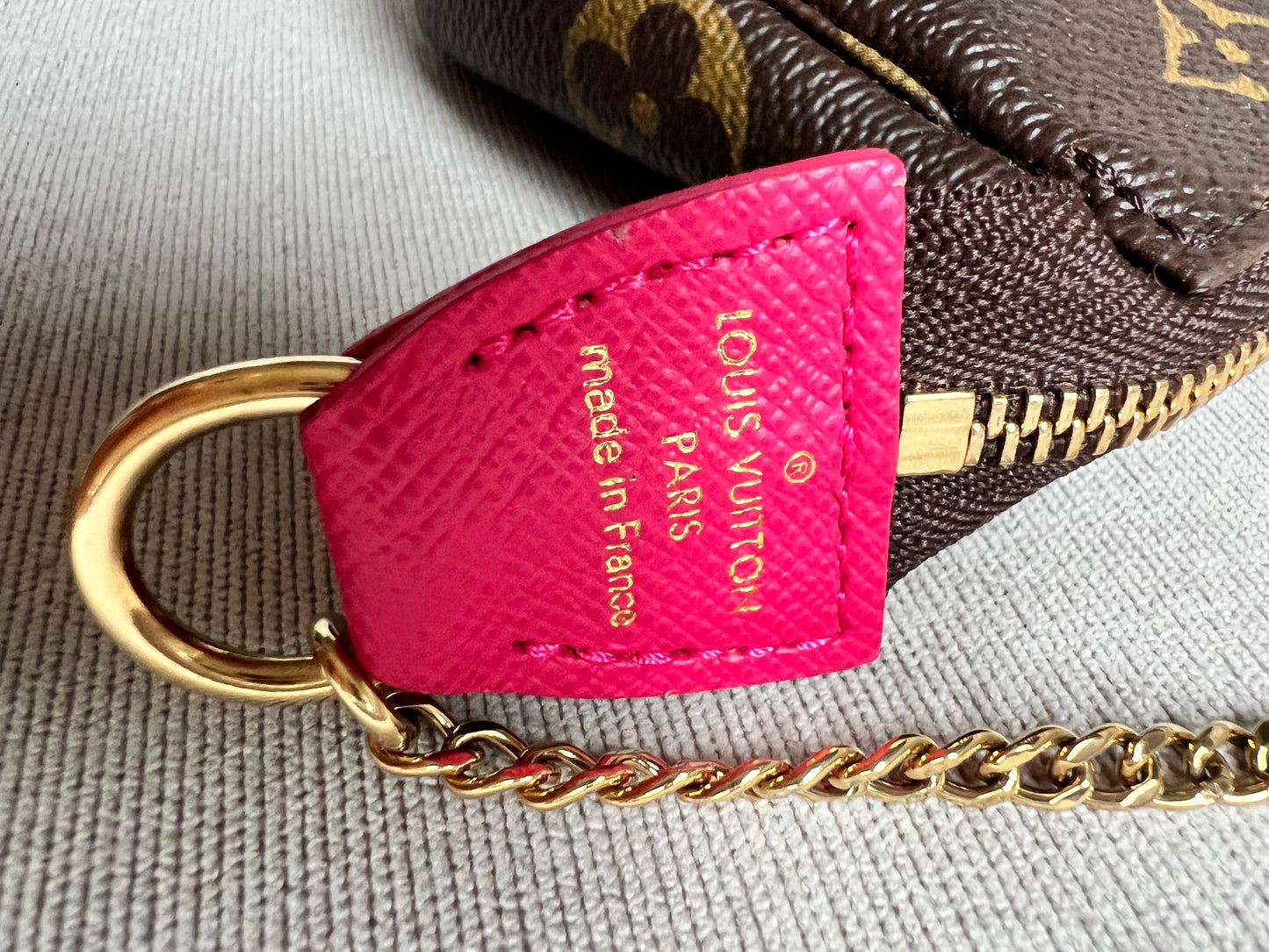 Louis Vuitton Christmas Edition Giraffe Animated Mini Pochette Accessoires in Monogram
