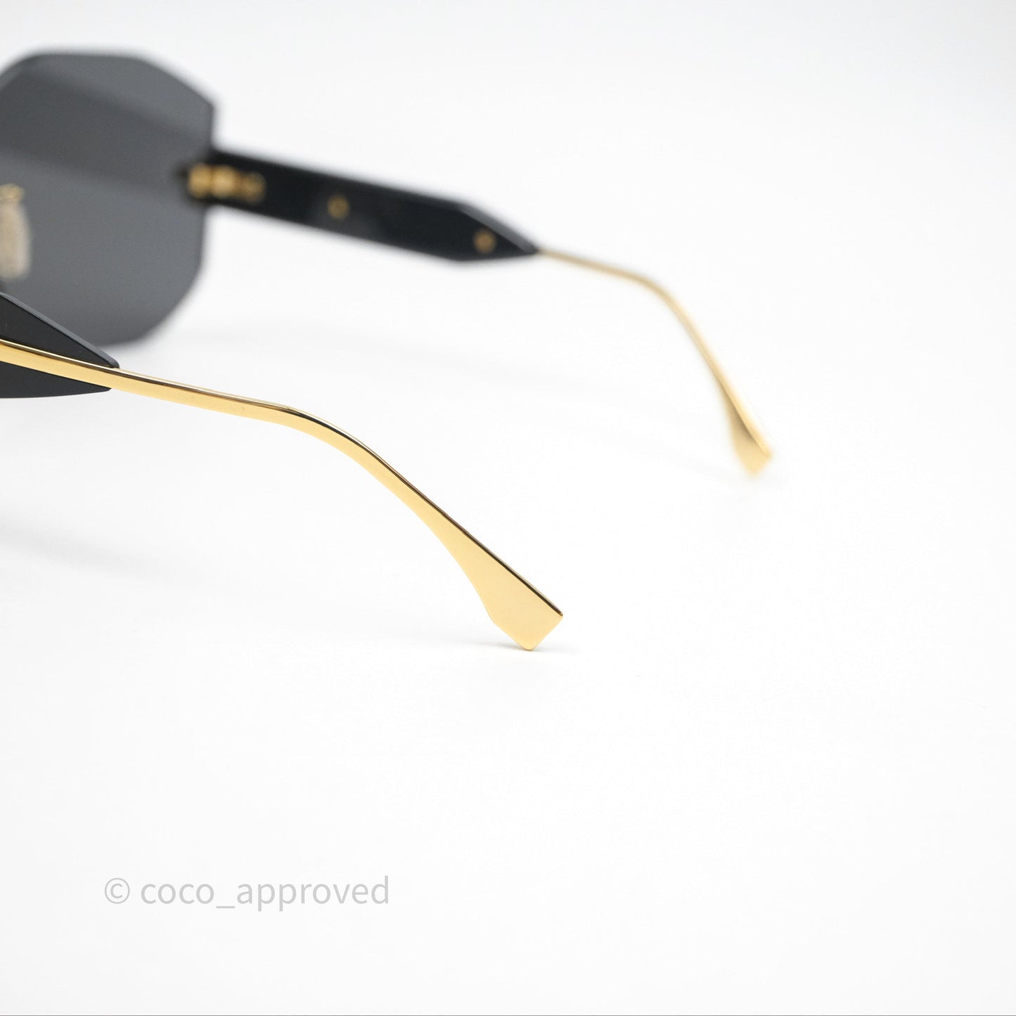 Fendi Fendi Logo Black Sunglasses Gold Tone