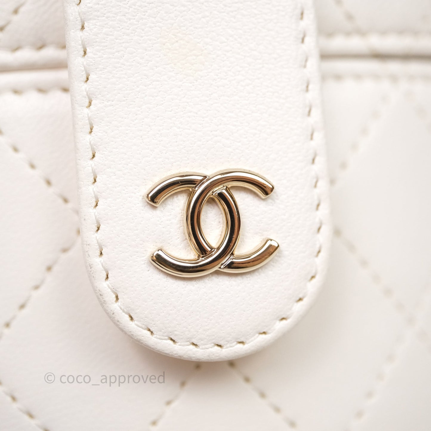 Chanel Quilted Round Vanity Clutch With Chain White Lambskin Gold Hardware