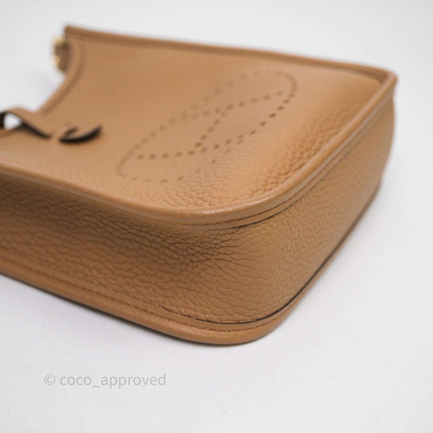 Hermès Mini Evelyne 16 Chai 0M Clemence Gold Hardware
