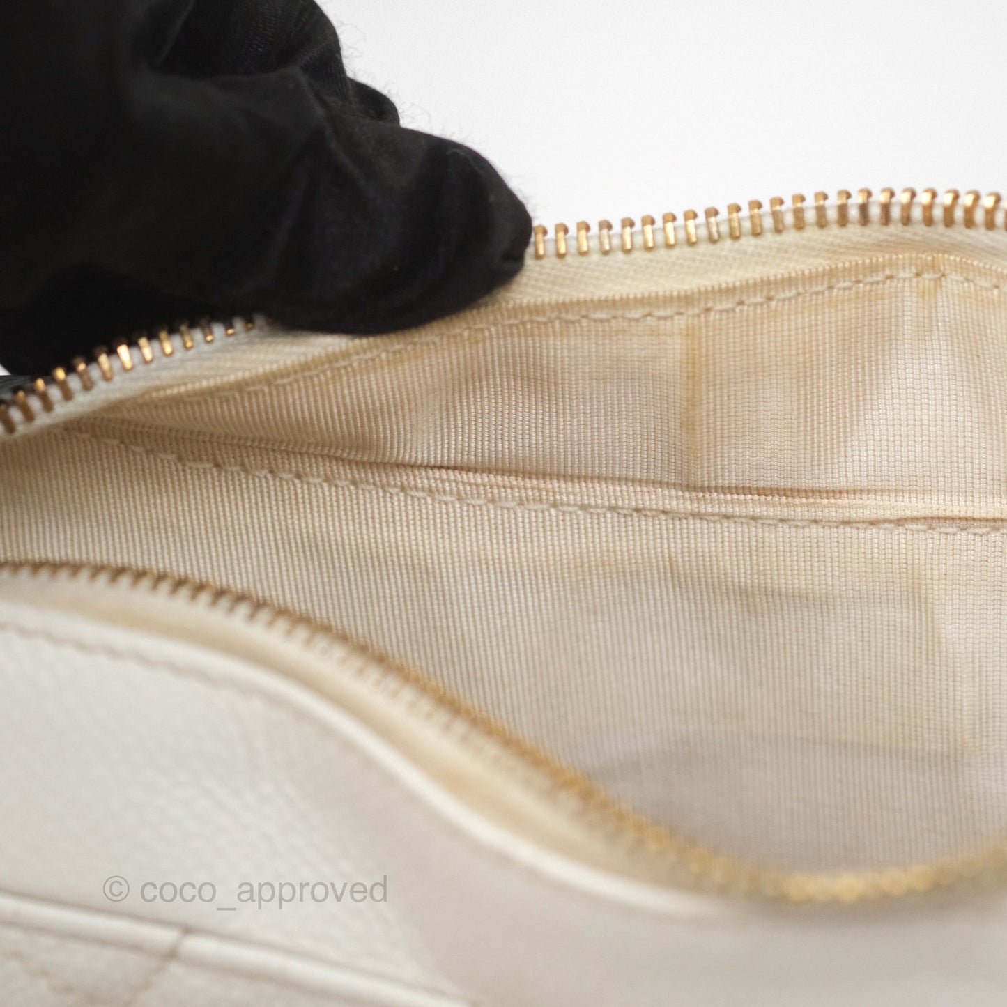 Chanel Vintage CC Quilted Shoulder Bag White Caviar Gold Hardware