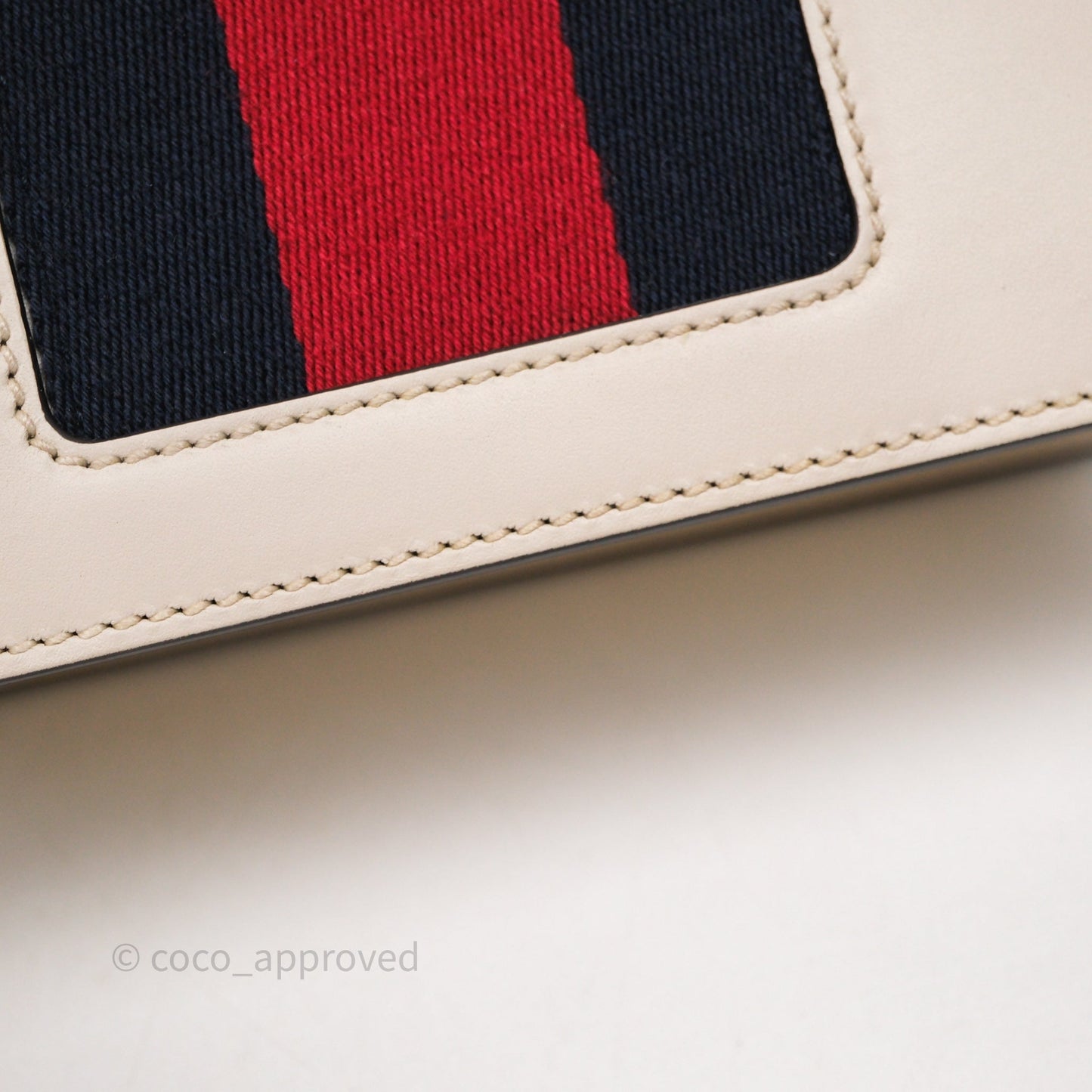 Gucci Mini Sylvie Top Handle White Calfskin Shoulder Bag⁣ ⁣⁣⁣⁣⁣⁣⁣⁣⁣⁣⁣⁣⁣⁣⁣⁣With Strap