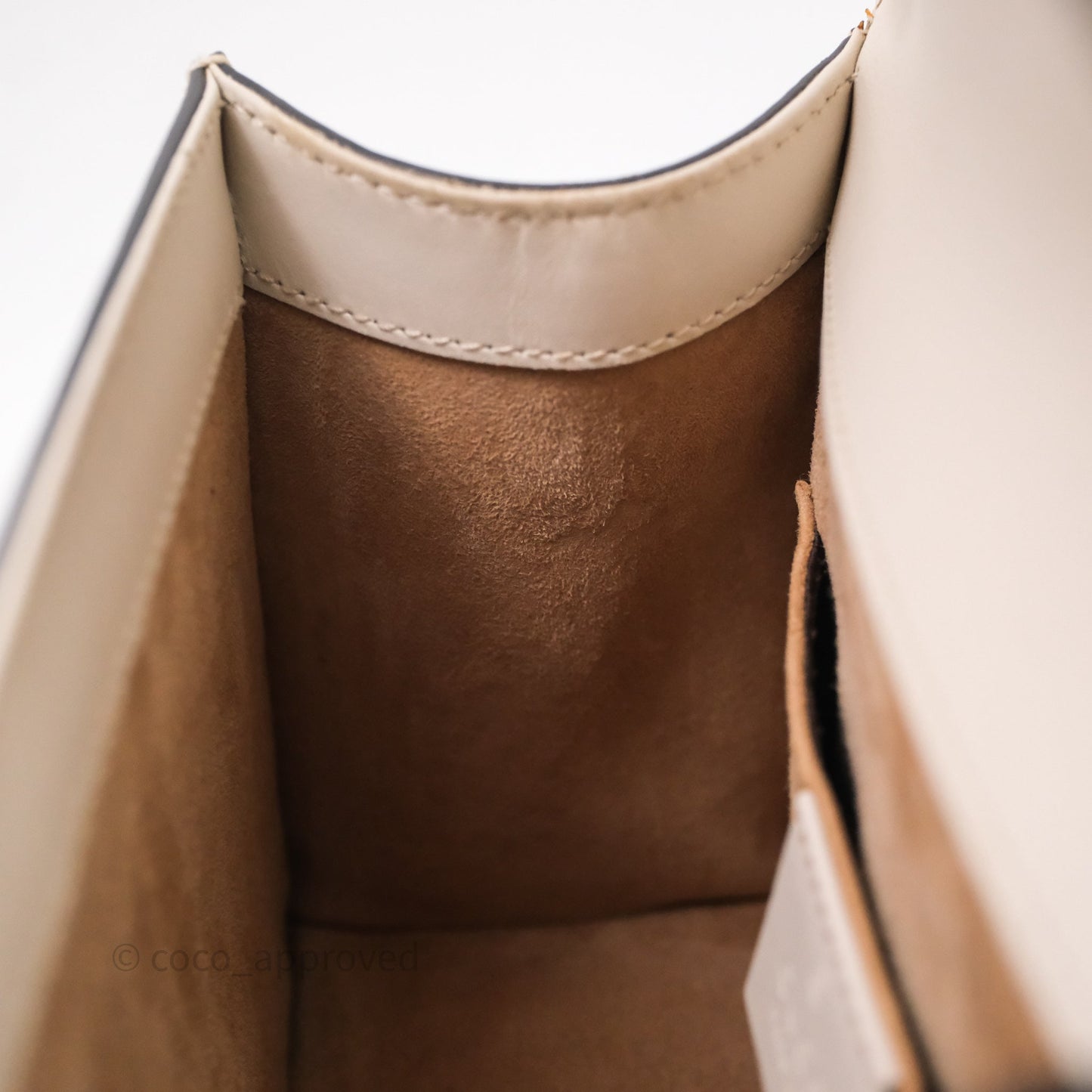 Gucci Mini Sylvie Top Handle White Calfskin Shoulder Bag⁣ ⁣⁣⁣⁣⁣⁣⁣⁣⁣⁣⁣⁣⁣⁣⁣⁣With Strap