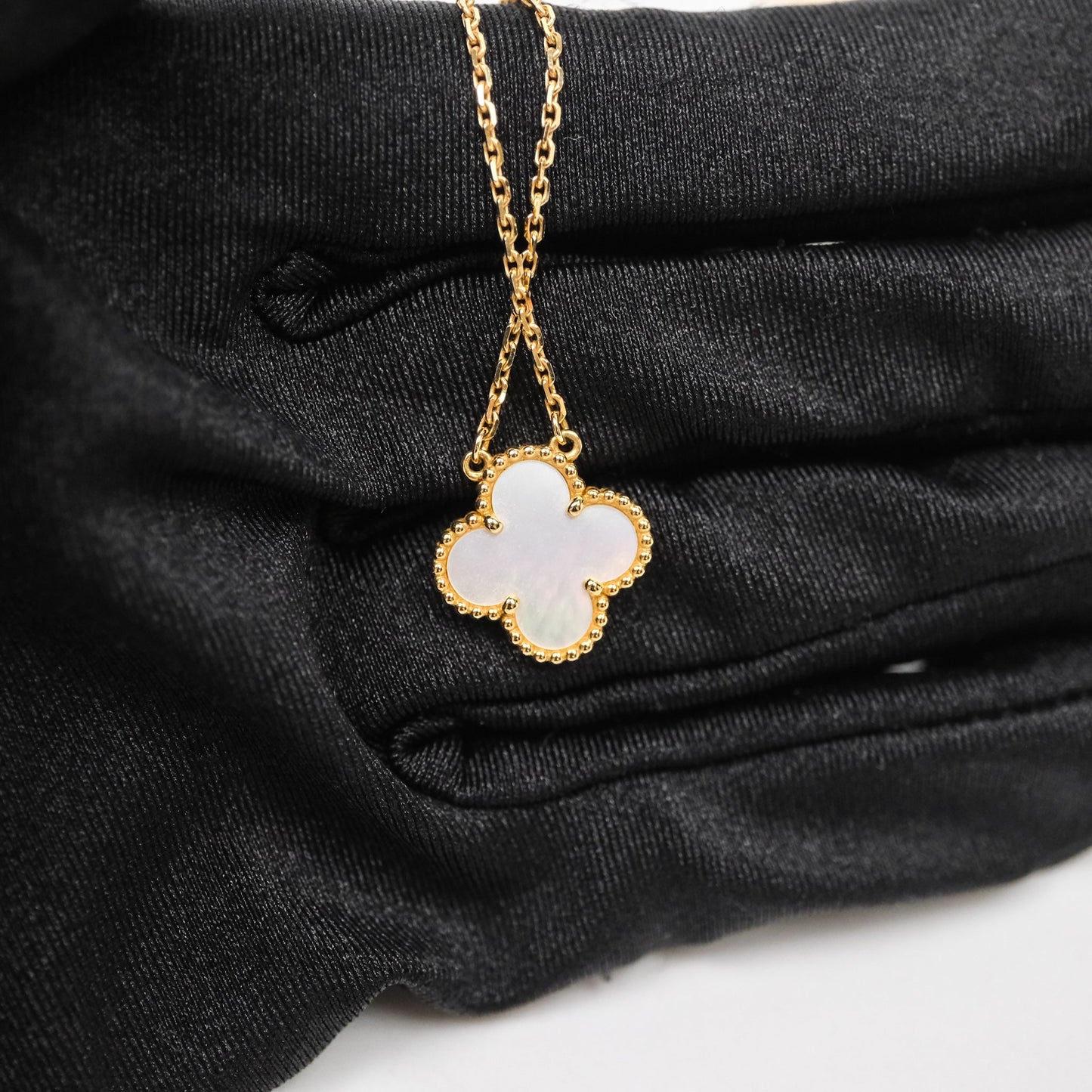 Van Cleef & Arpels Vintage Alhambra Pendant White Mother-of-pearl Yellow Gold