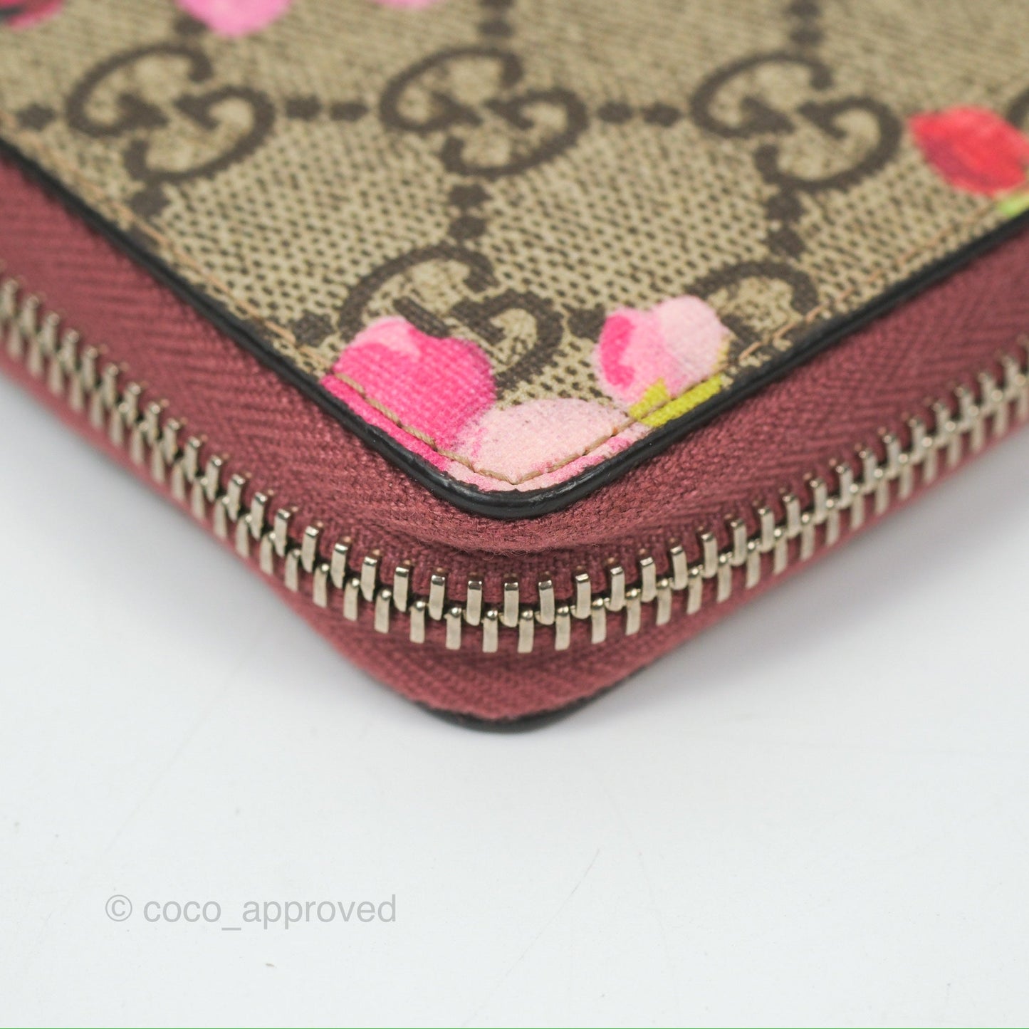 Gucci GG Supreme Blooms Zip Around Card Case Wallet