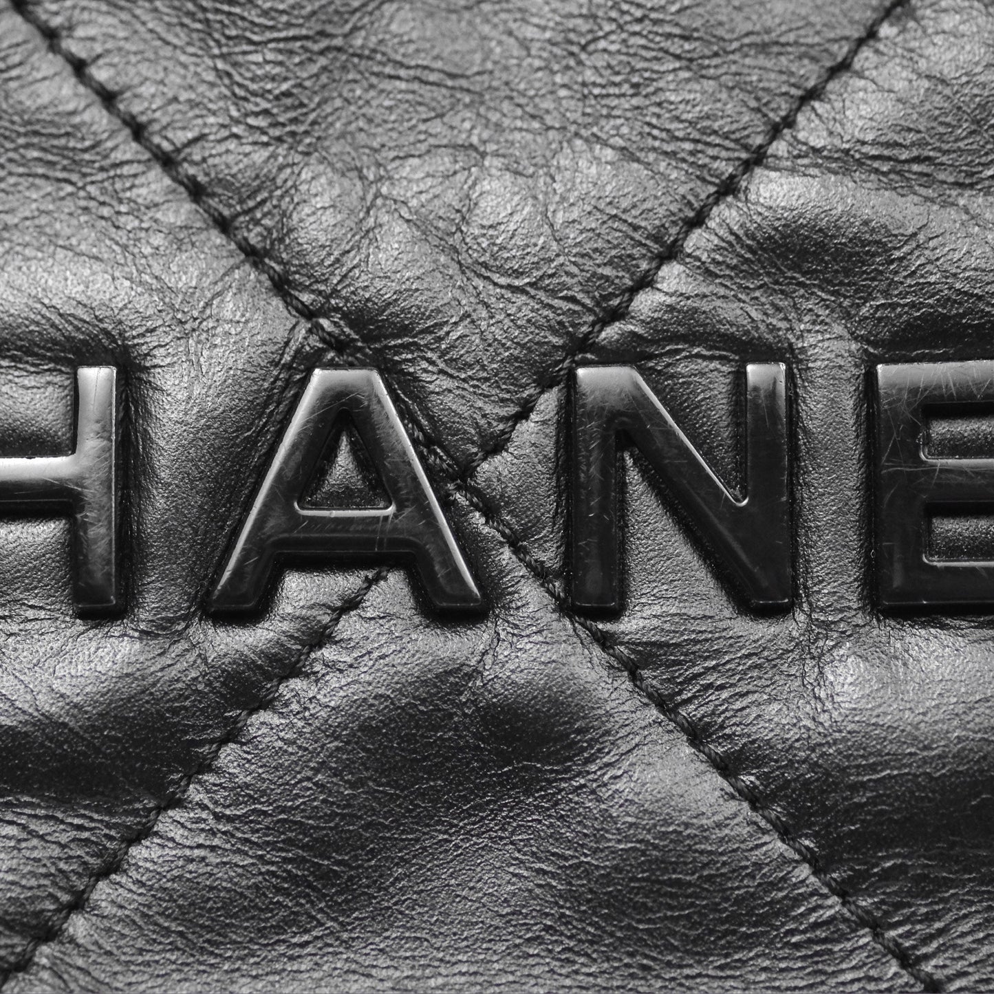 Chanel 22 Bag Medium Black Calfskin So Black Hardware