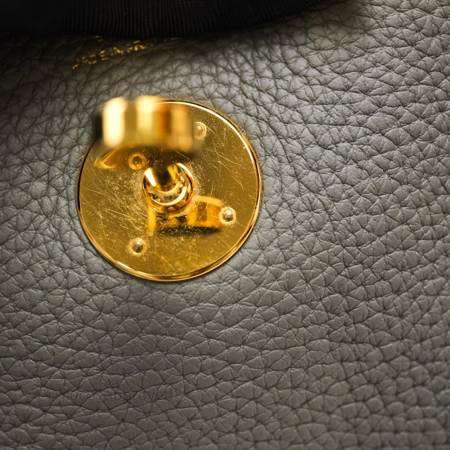 Hermès Lindy 26 Taurillion Clemence Gris Meyer 0L Gold Hardware