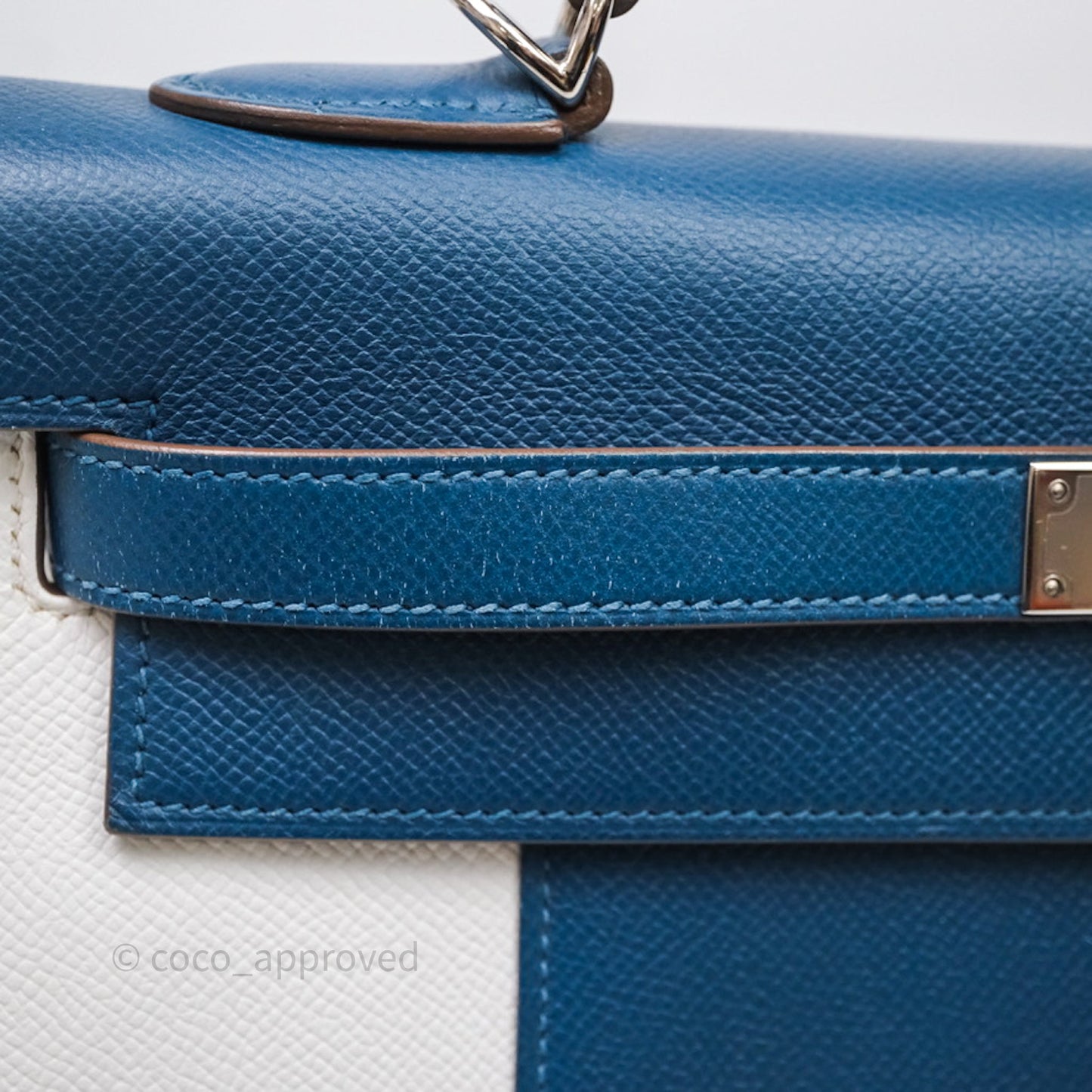Hermès Kelly 32 Sellier Bleu Thalassa 7A/ White Epsom Palladium Hardware