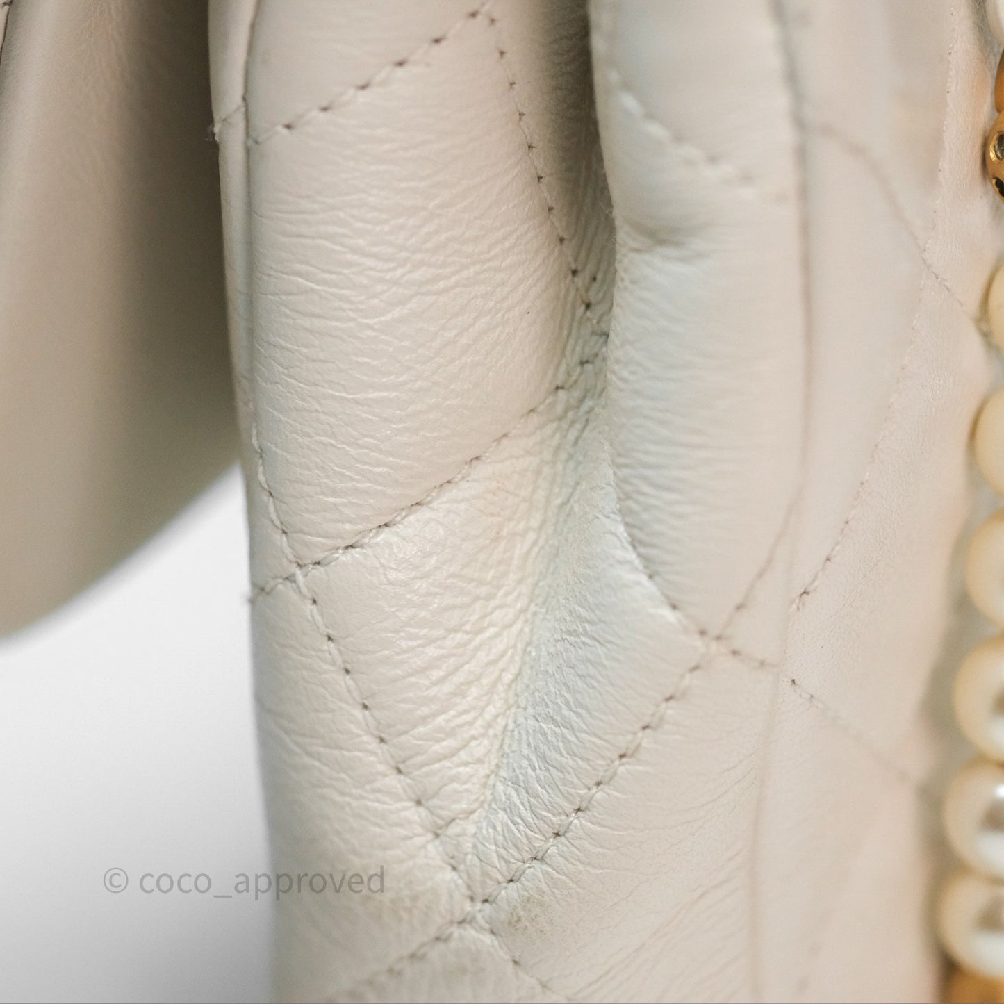 Chanel Quilted Pearl Flap Bag White Shiny Crumpled Calfskin Aged Gold Hardware 22C