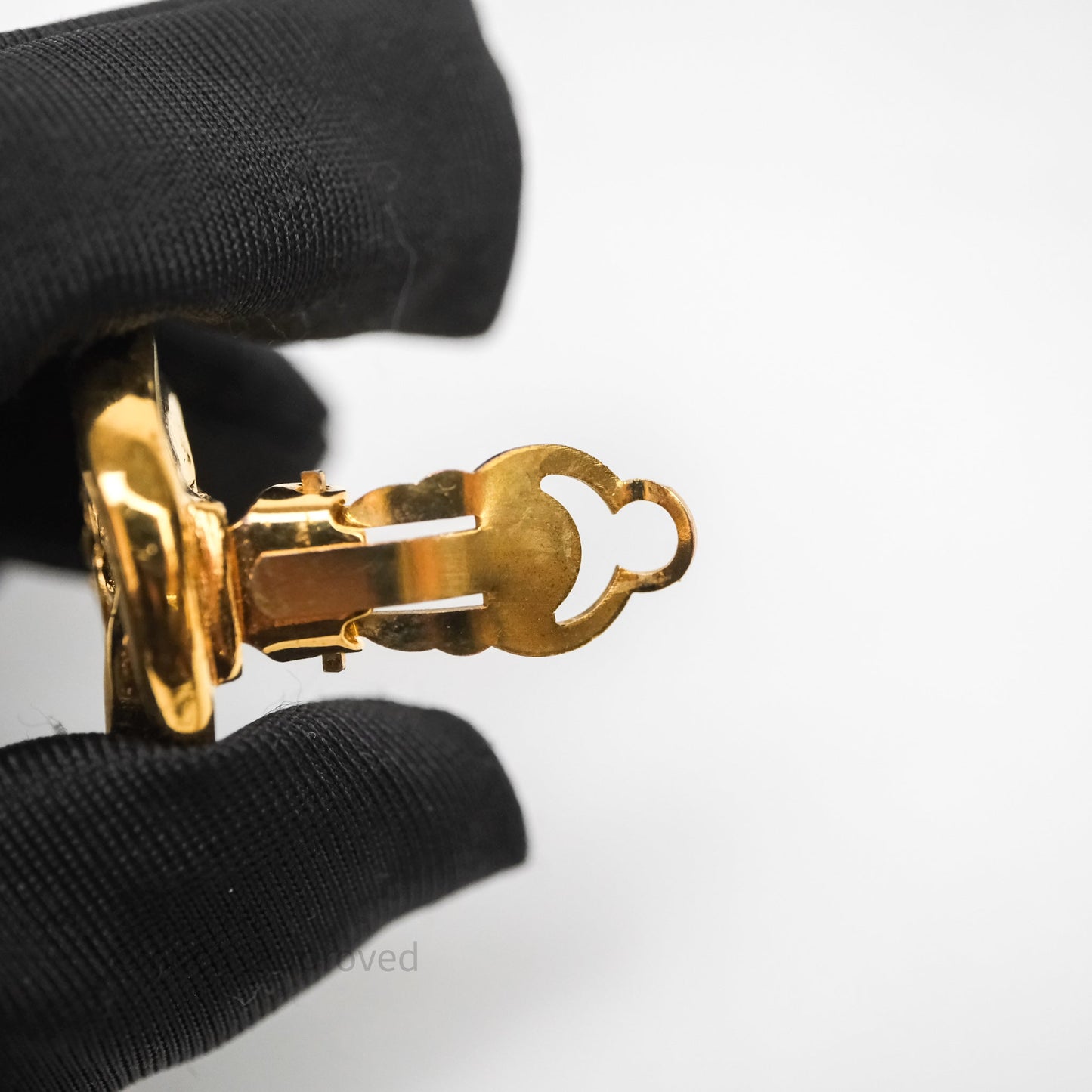 Chanel Vintage CC Round Ear Clip Gold Tone 93P