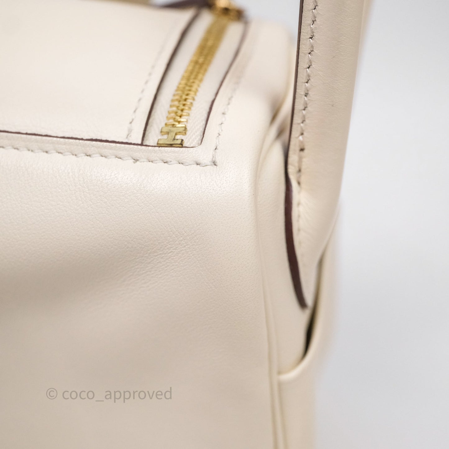 Hermès Mini Lindy 20 Nata I2 Swift Gold Hardware