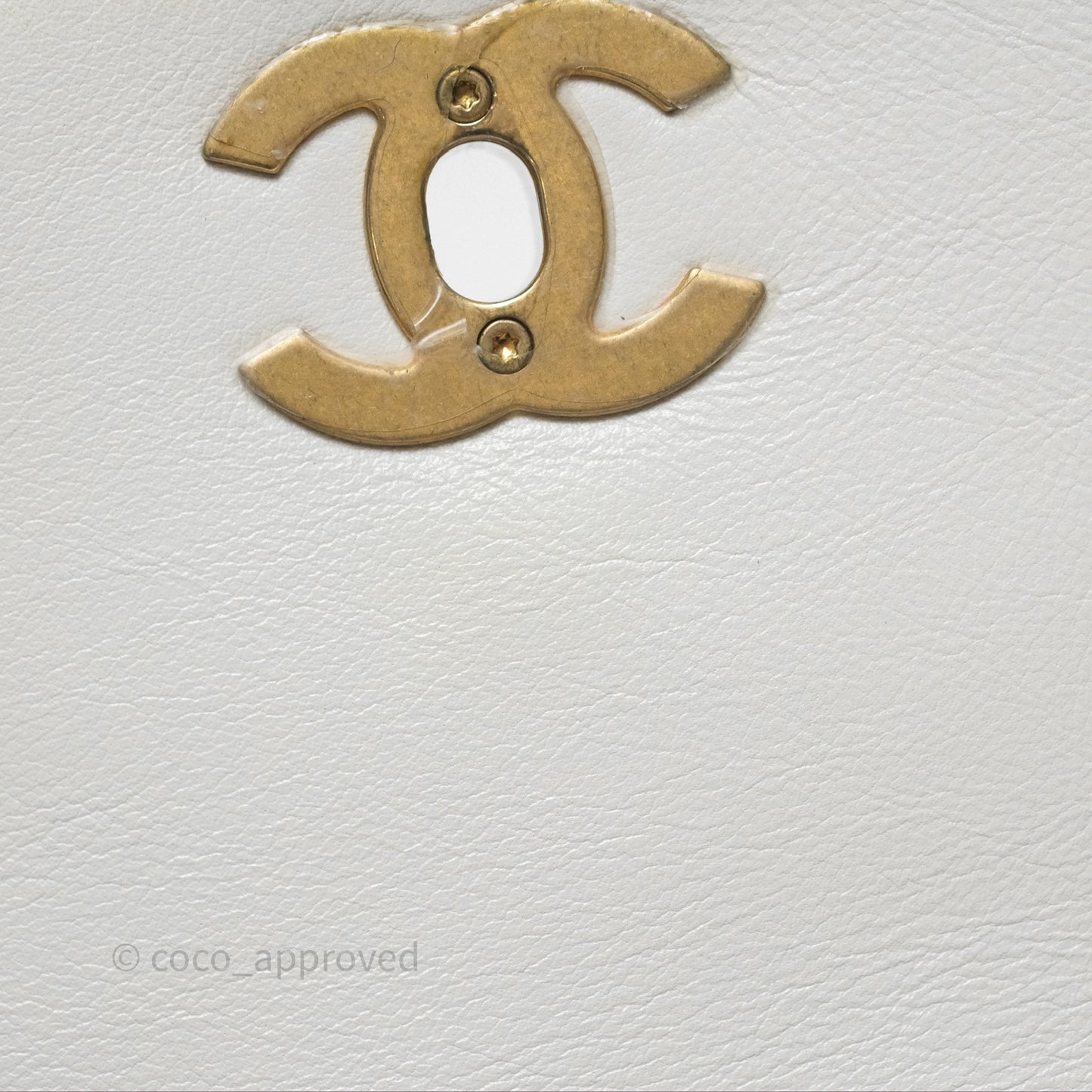 Chanel Quilted Pearl Flap Bag White Shiny Crumpled Calfskin Aged Gold Hardware 22C