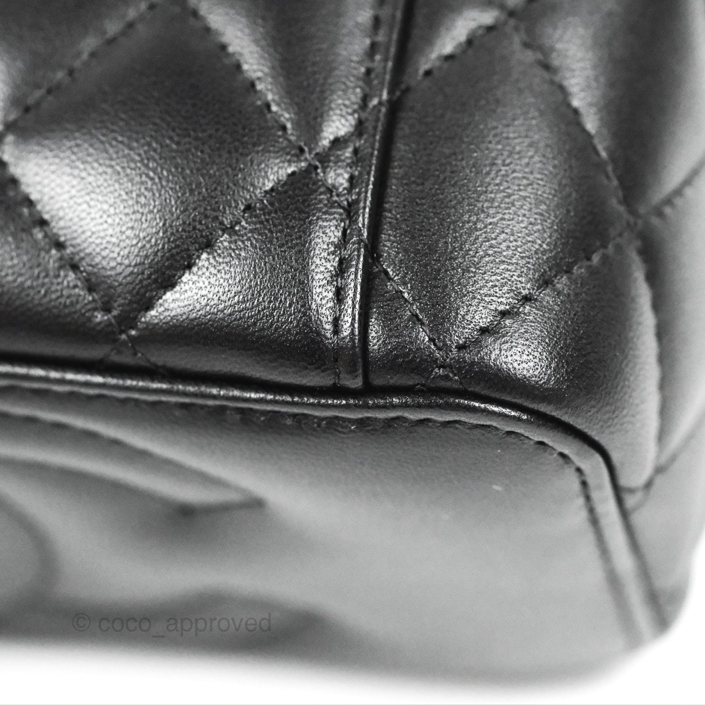 Chanel Metal Handle Vanity Rectangular Black Lambskin Gold Hardware 23A