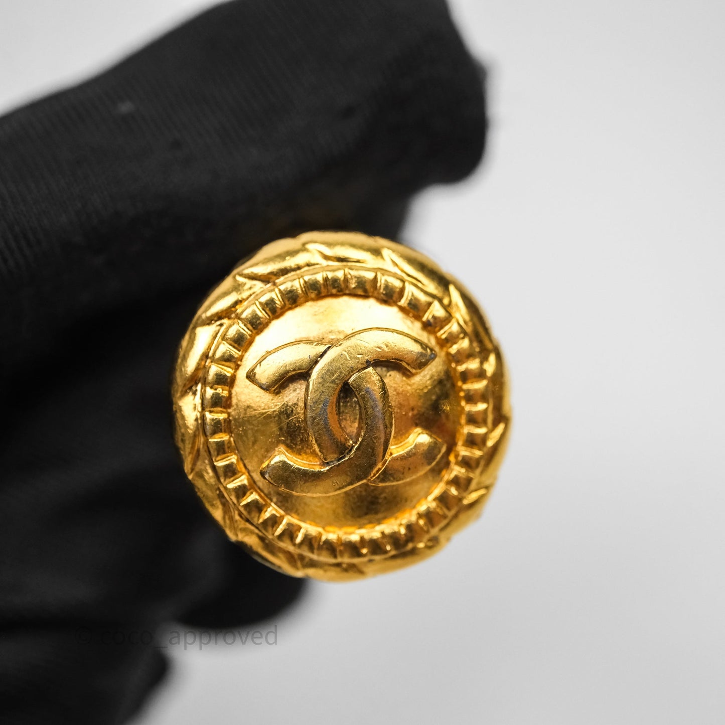 Chanel Vintage CC Round Clip On Earrings Gold Tone