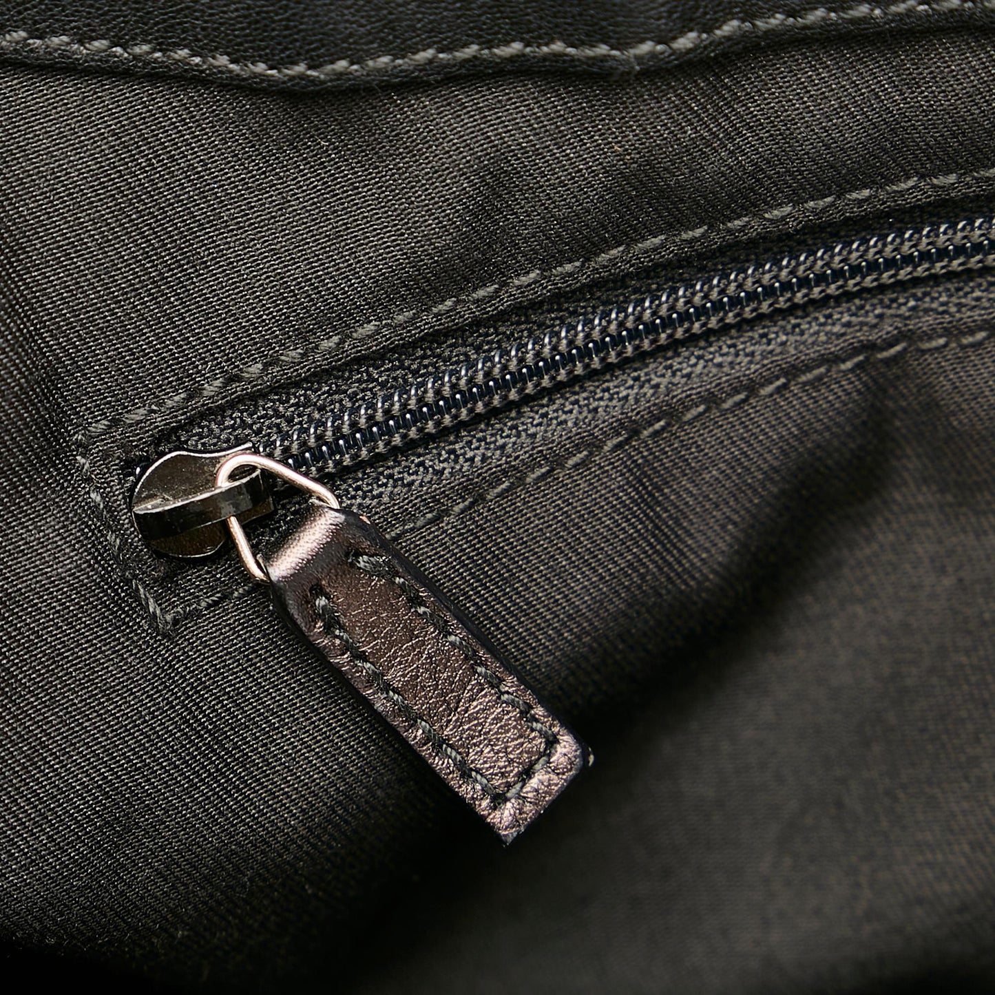Gucci Abbey Leather Shoulder Bag (SHG-31858)