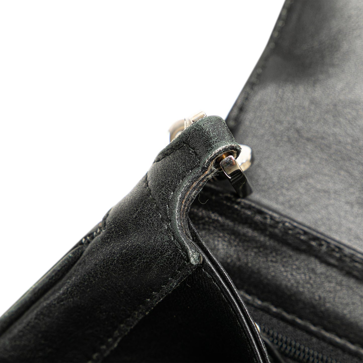 Gucci Calfskin Leather Chain Shoulder Bag (SHG-sH7X6Y)