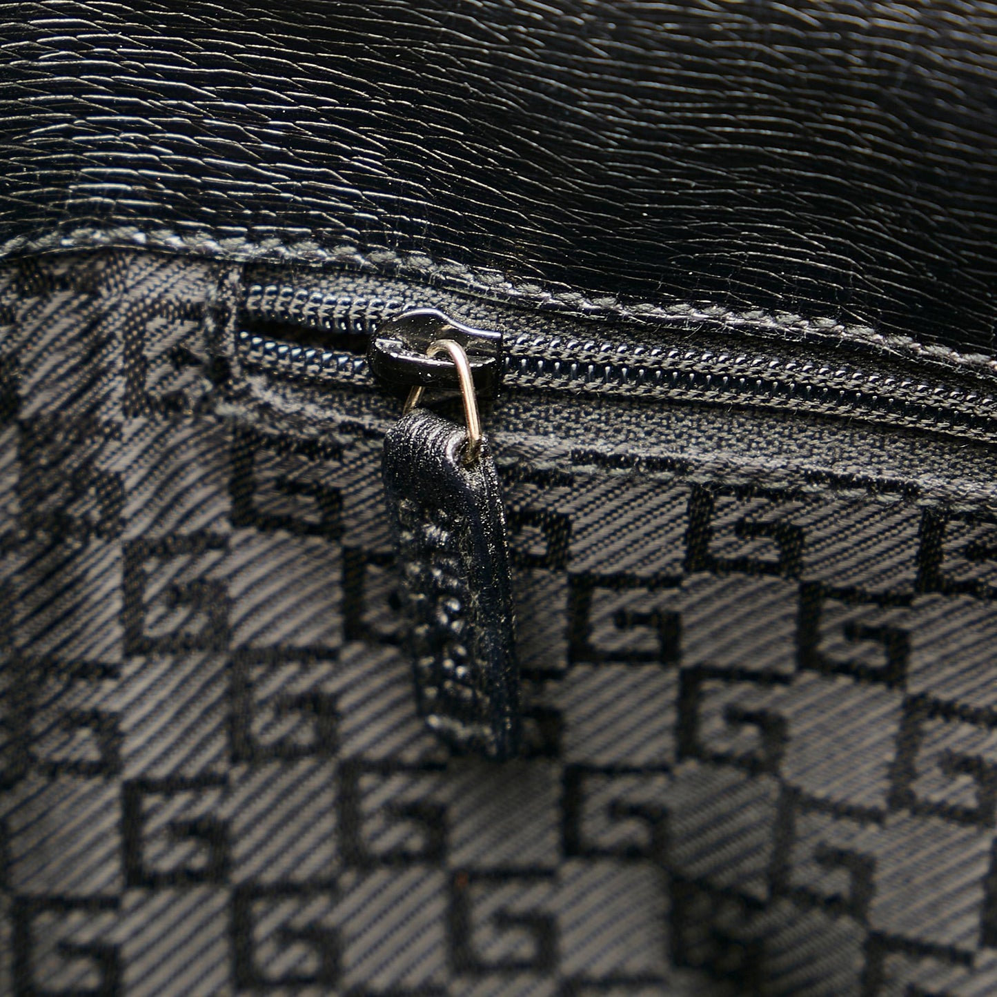 Gucci Canvas Handbag (SHG-31838)