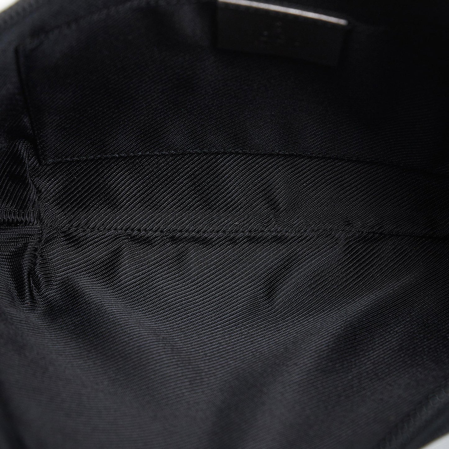Gucci GG Canvas Baguette (SHG-a002Ry)