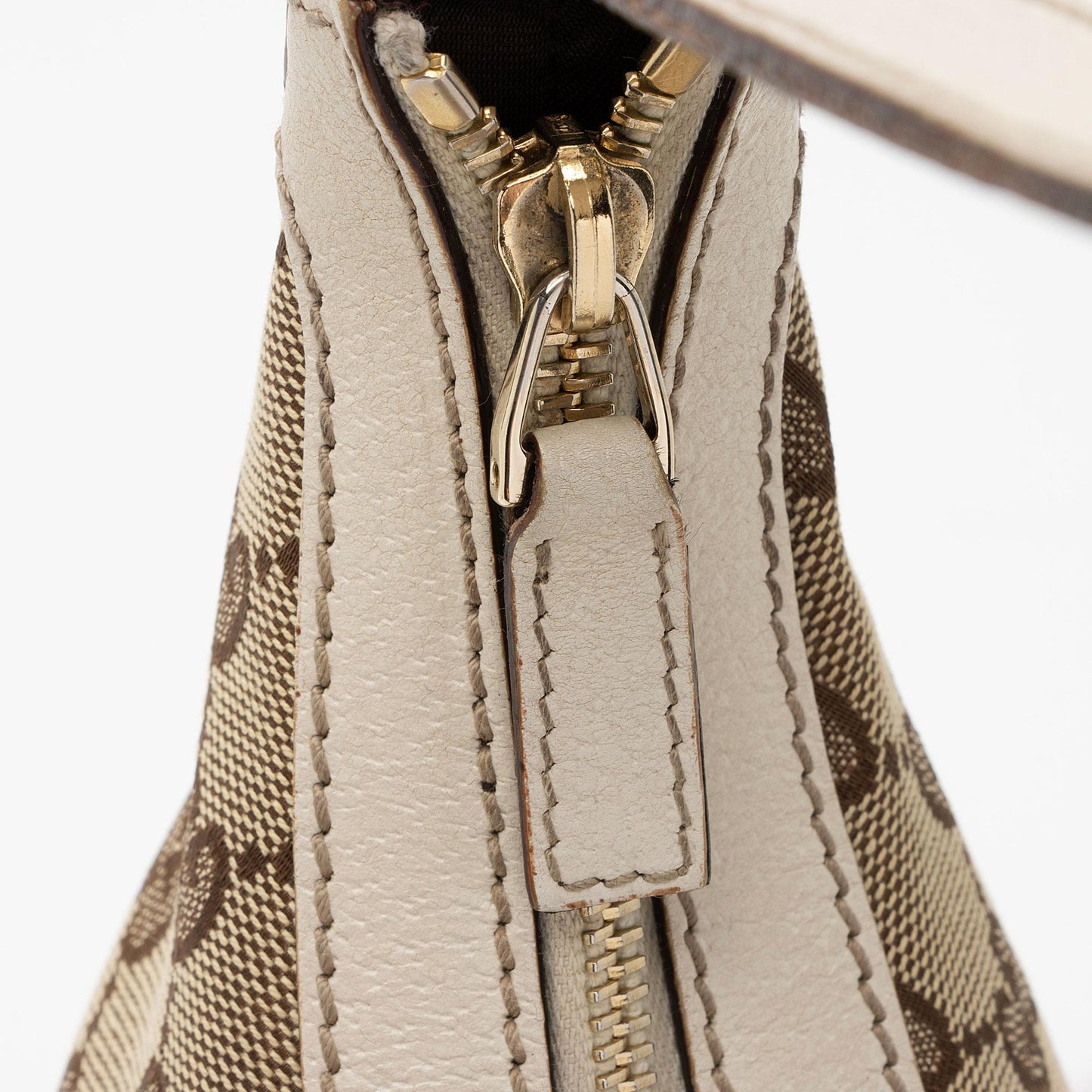 Gucci GG Canvas Charmy Hobo (SHF-Xs0SFM)