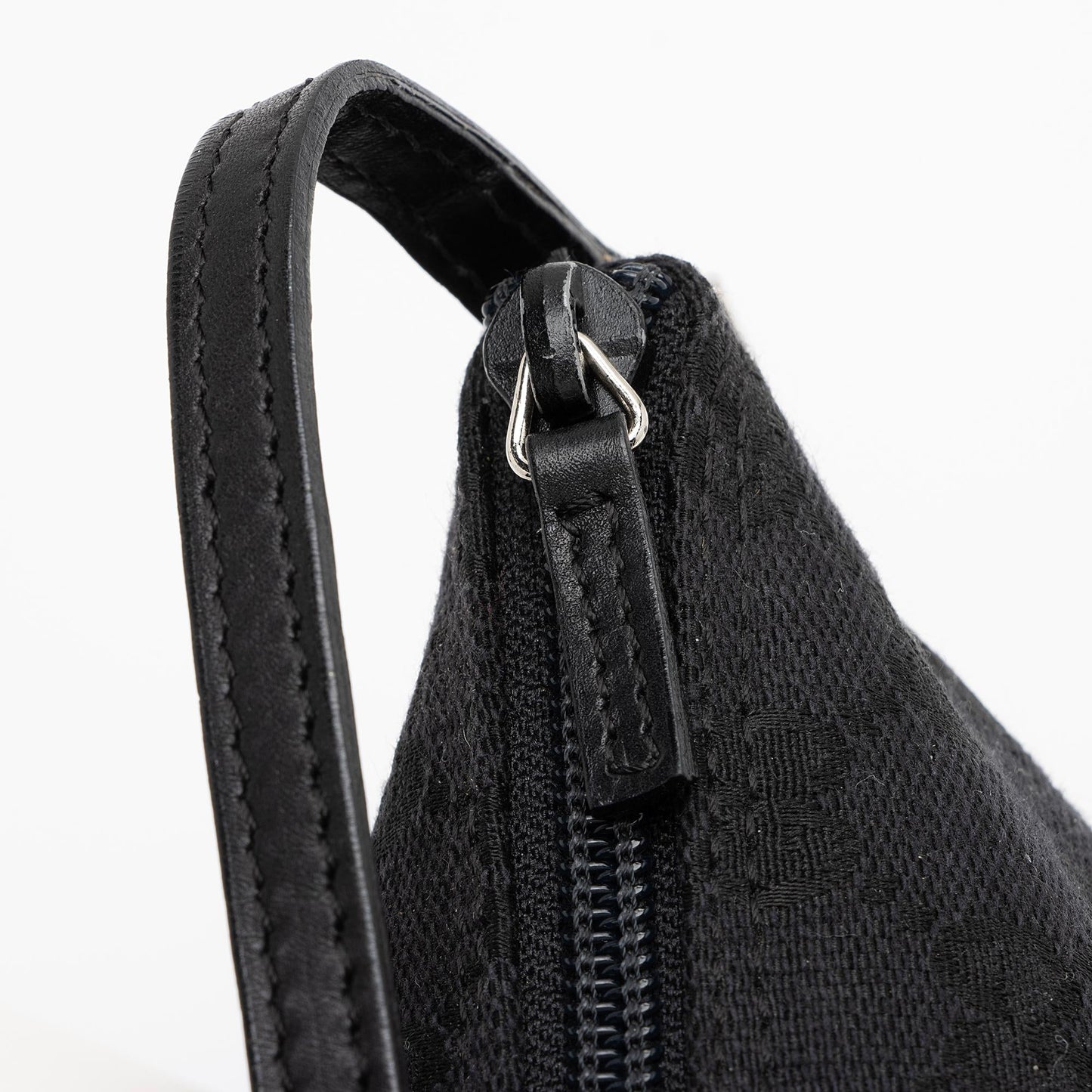 Gucci GG Canvas Classic Pochette (SHF-cCuOk2)