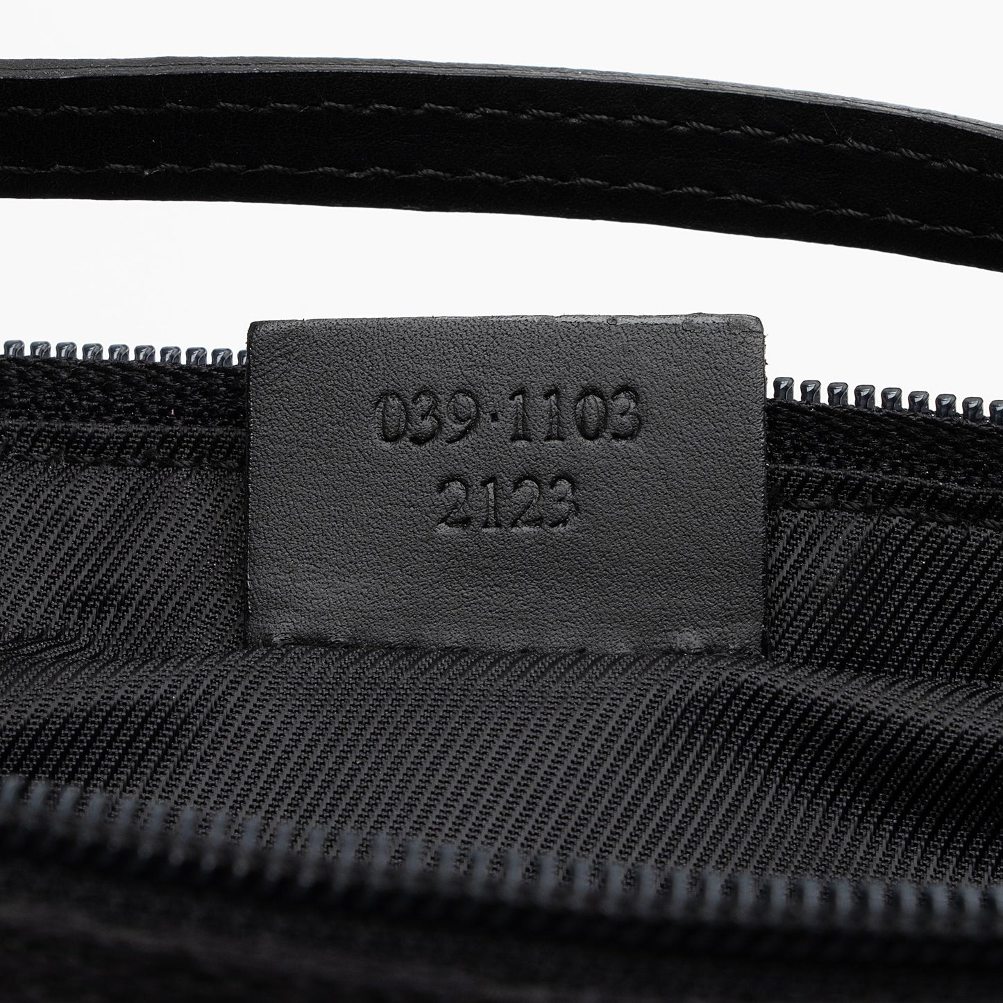 Gucci GG Canvas Classic Pochette (SHF-cCuOk2)