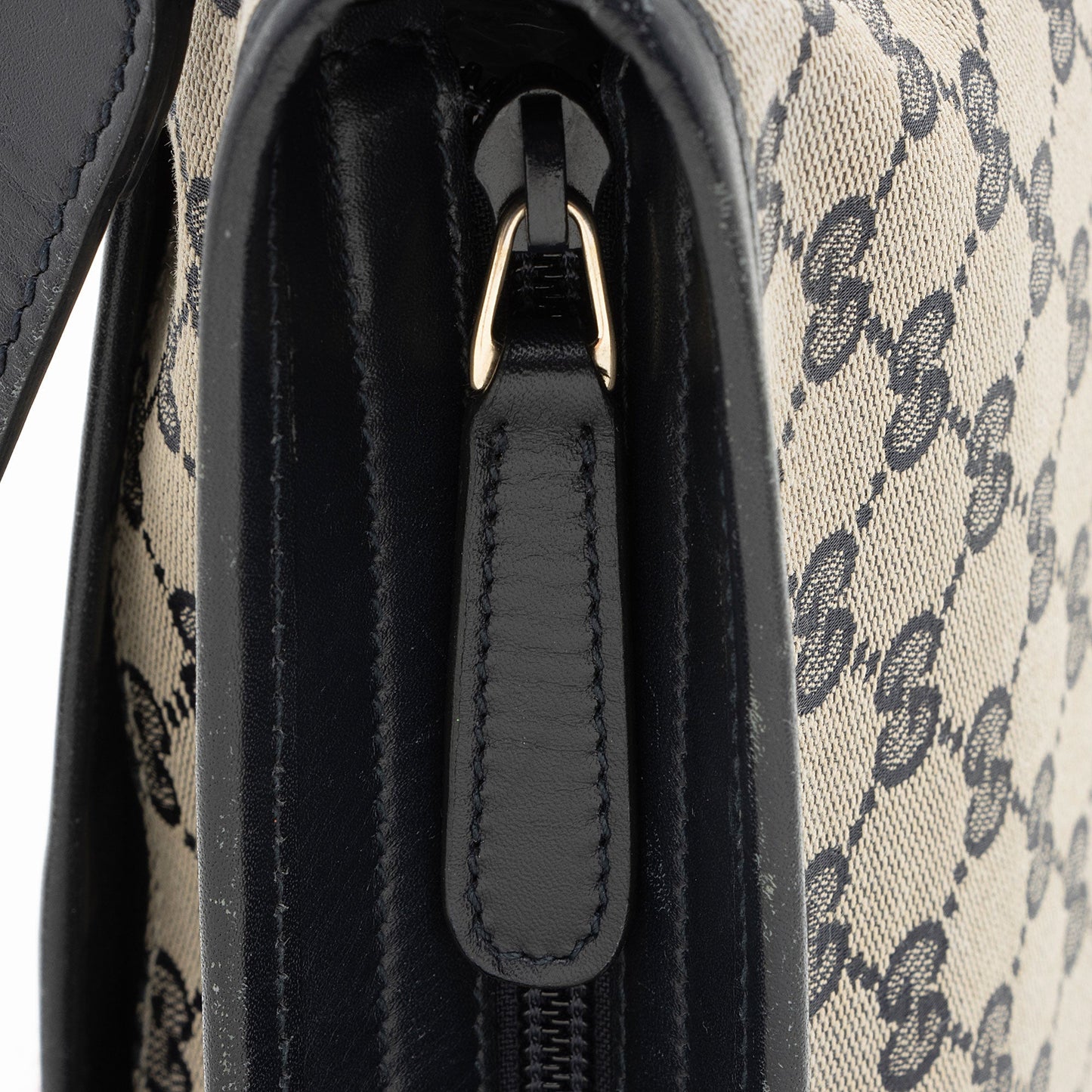 Gucci GG Canvas Classic Web Messenger