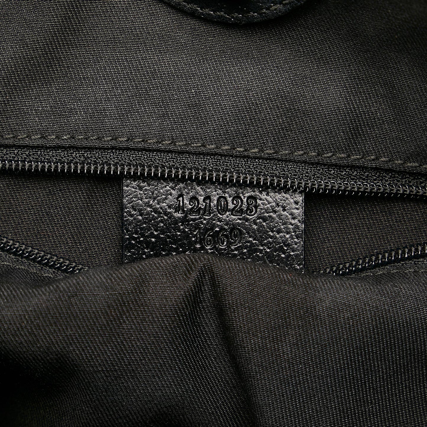 Gucci GG Canvas Eclipse Shoulder Bag (SHG-31160)