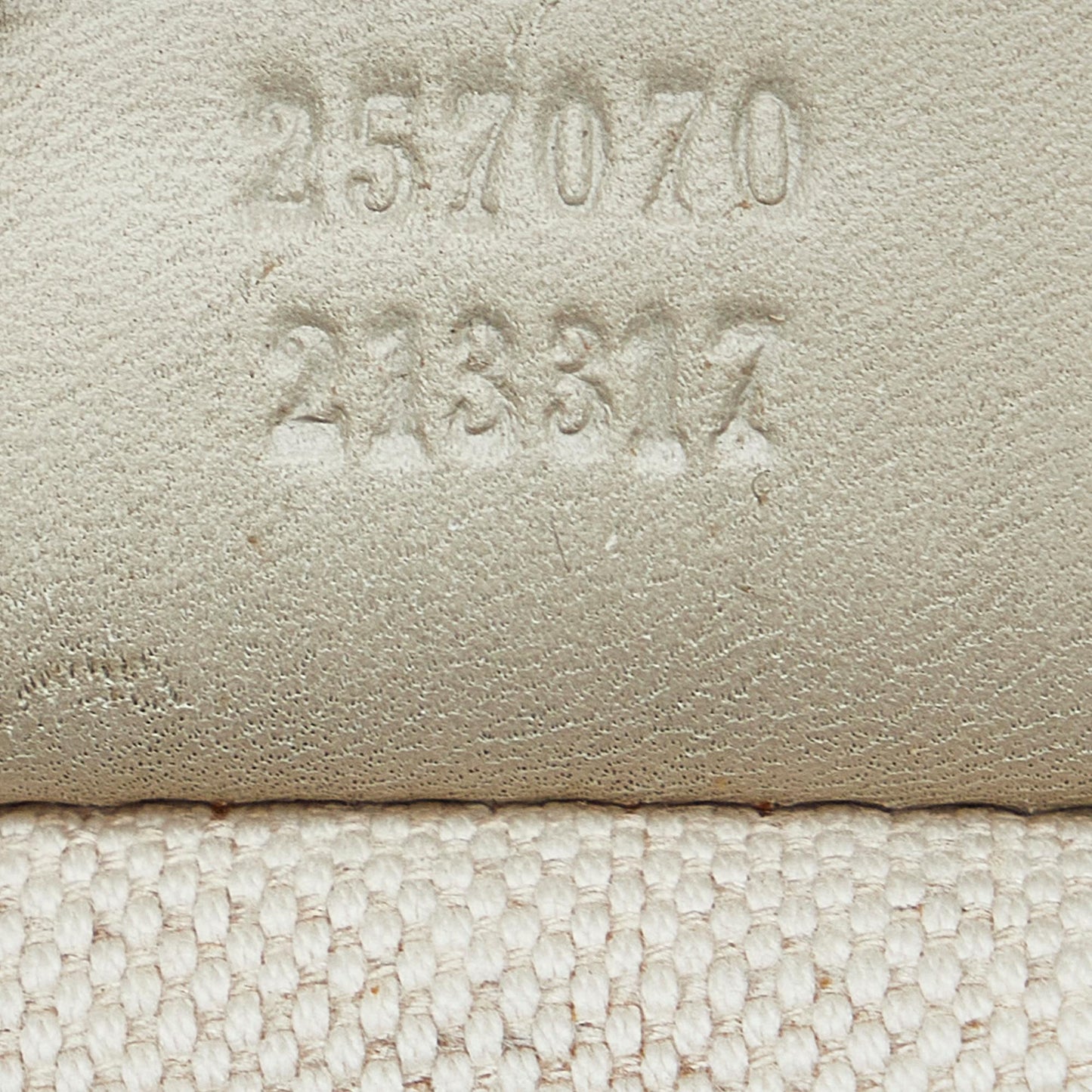 Gucci GG Canvas Lovely Heart Hobo (SHG-SnfJQ9)