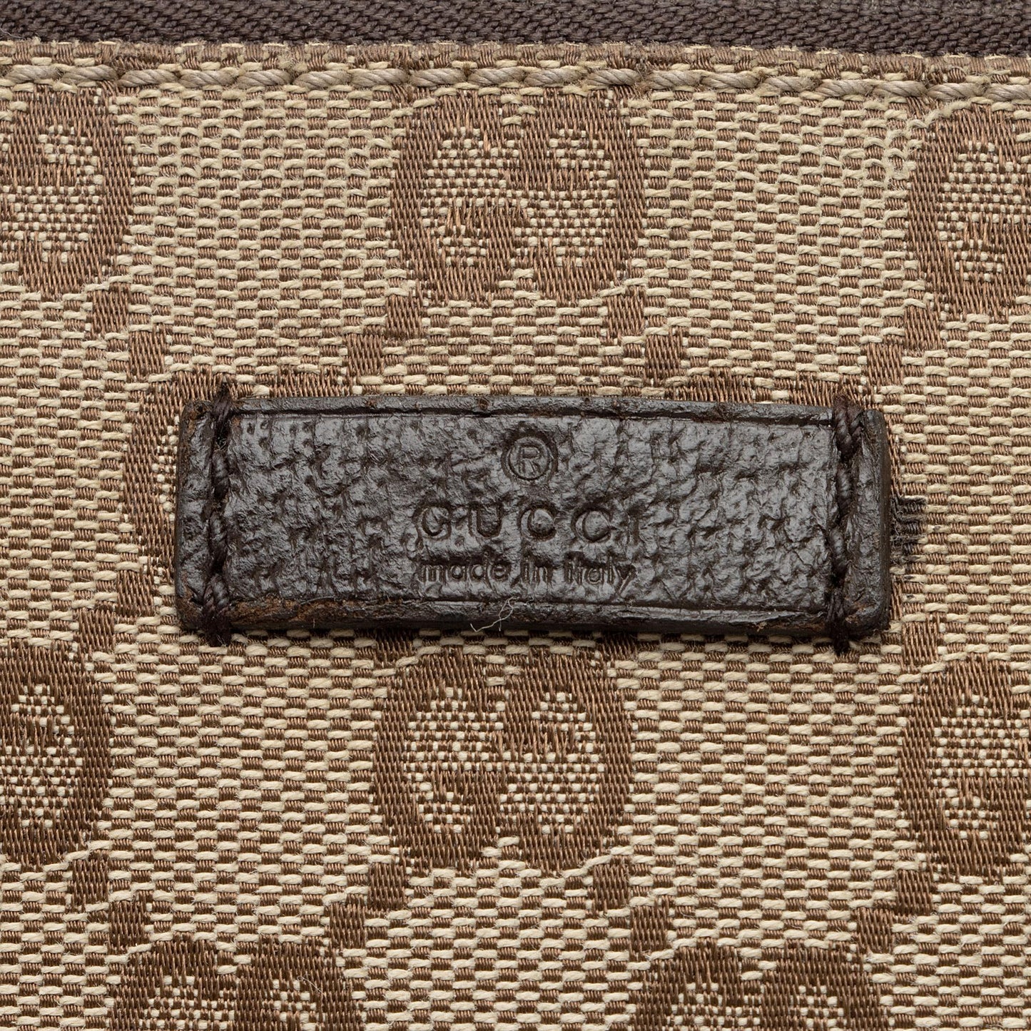 Gucci GG Canvas Medium Messenger Bag (SHF-xVfo2X)