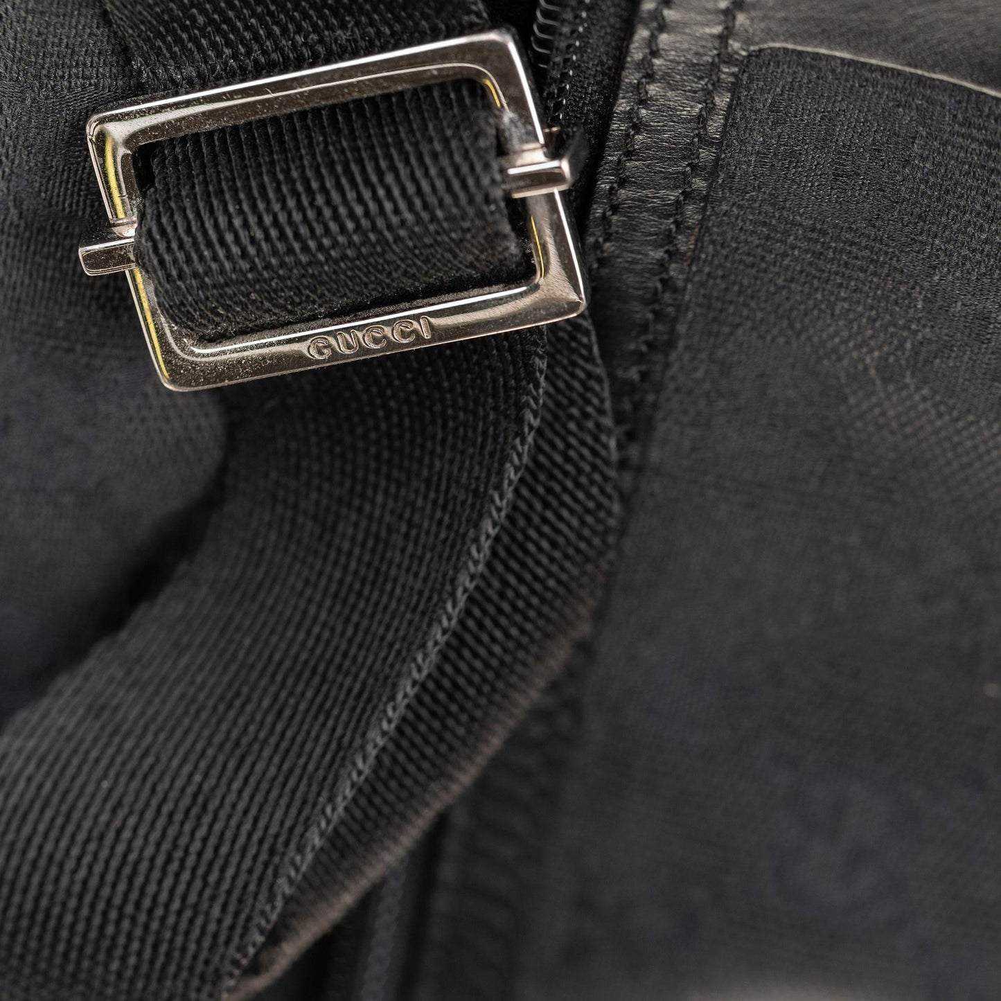 Gucci GG Canvas Messenger Bag (SHG-32770)
