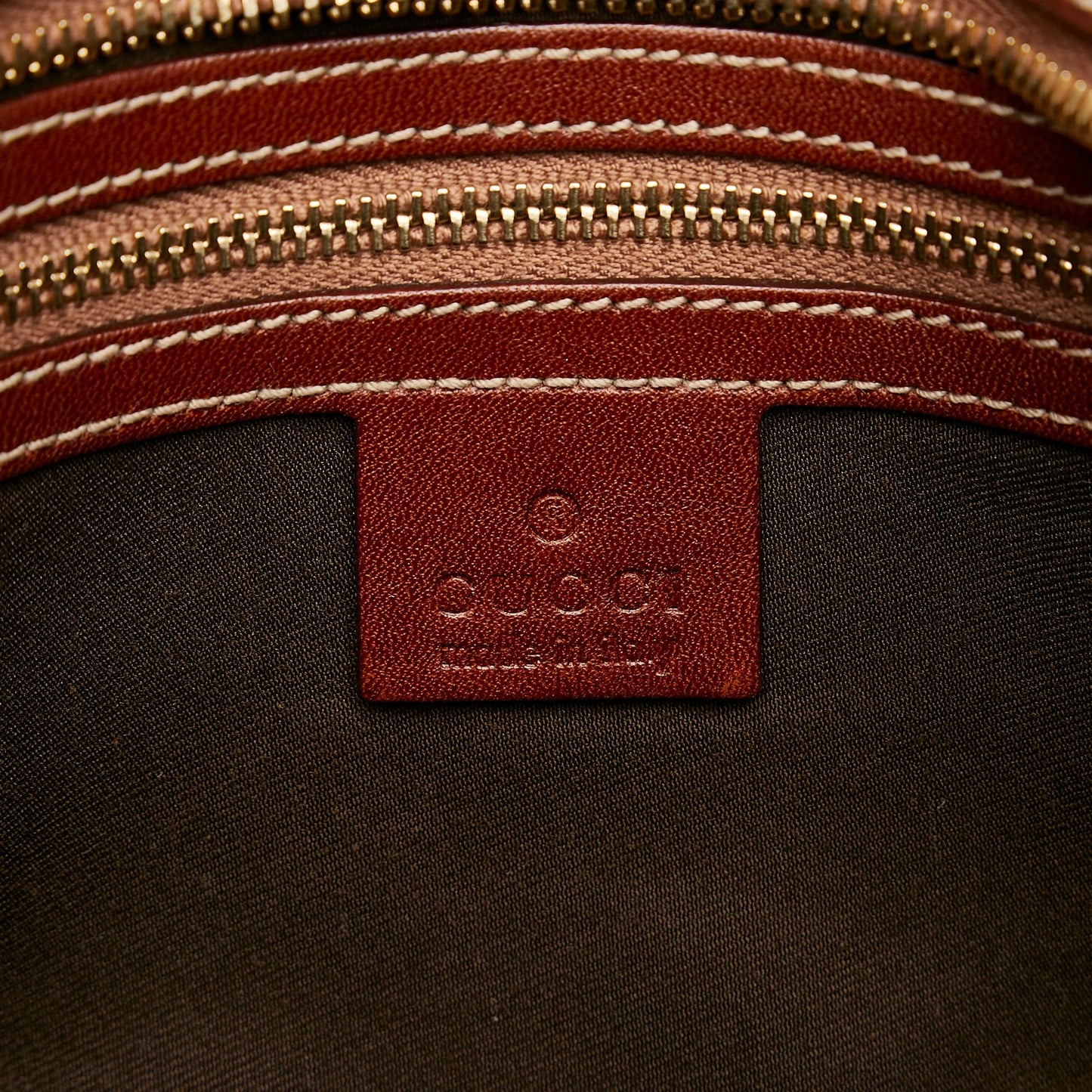 Gucci GG Canvas Pelham Shoulder Bag (SHG-28303)