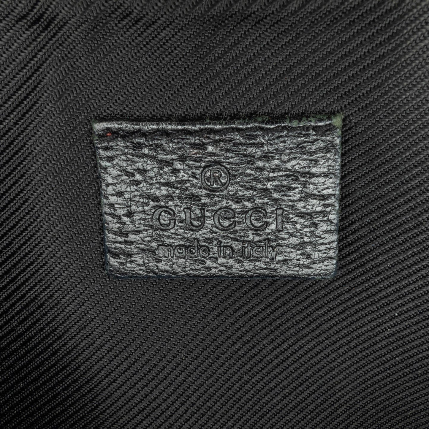 Gucci GG Canvas Pouch (SHG-bbTAUq)