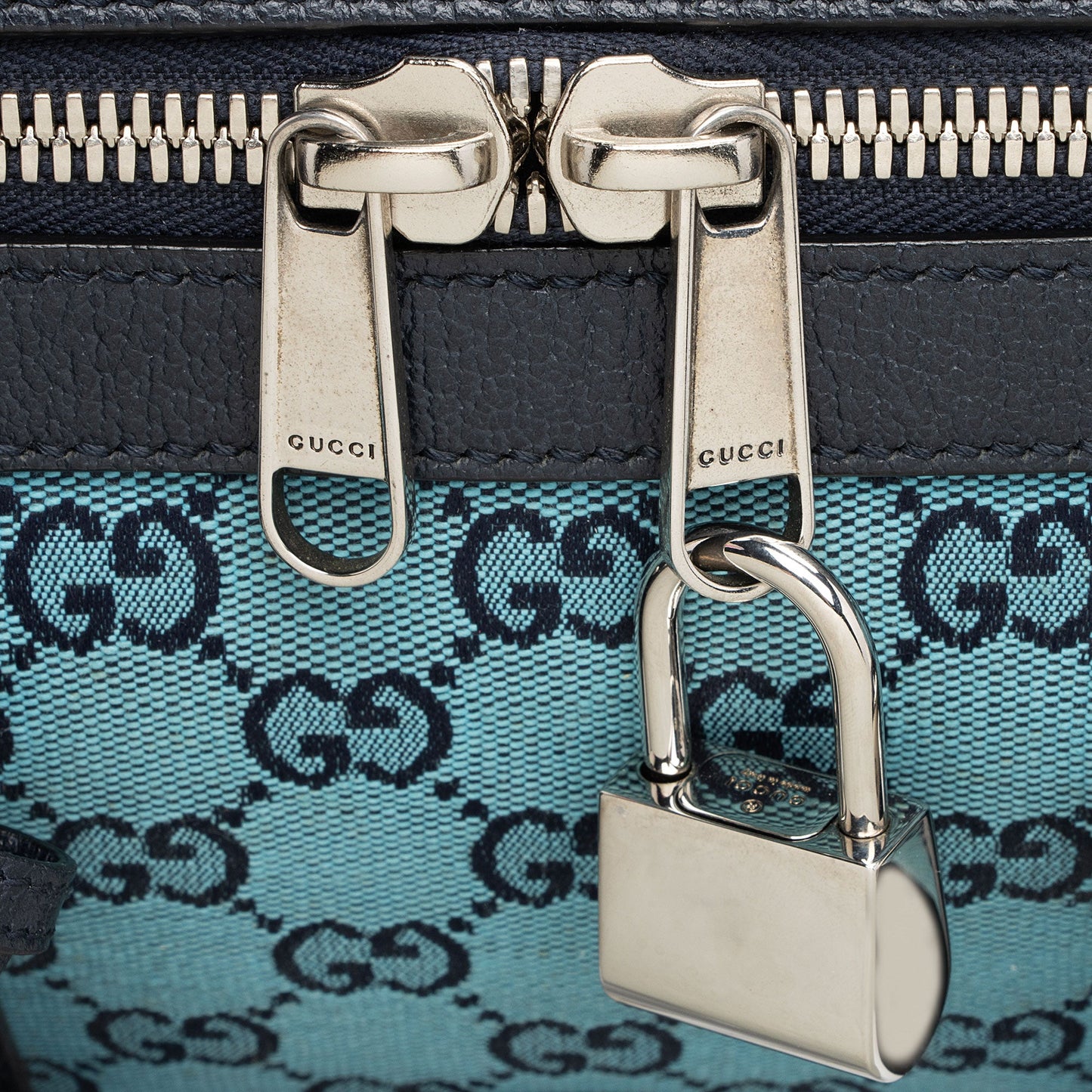 Gucci GG Canvas Savoy Medium Duffle (SHF-8zVTxr)