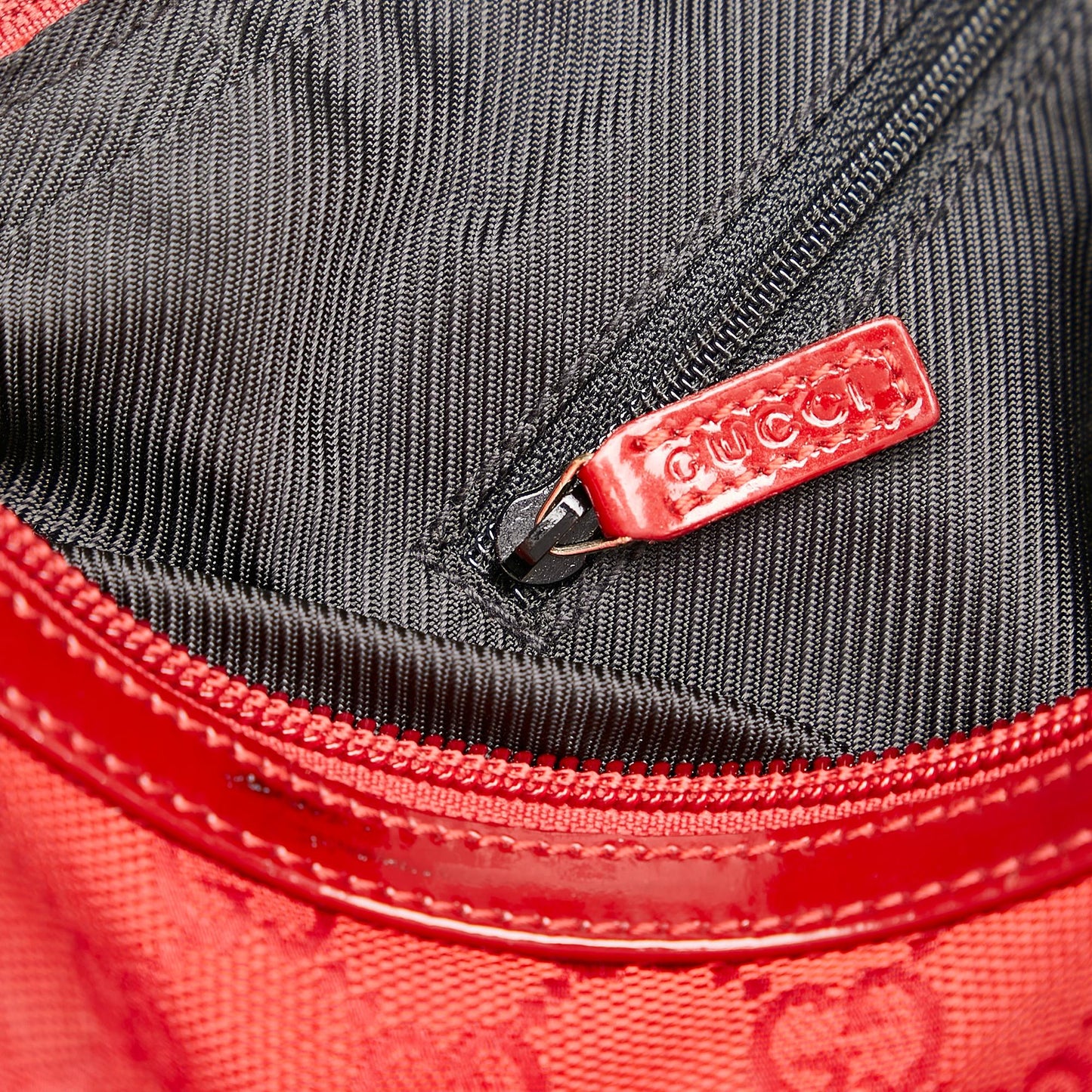 Gucci GG Canvas Shoulder Bag (SHG-34729)