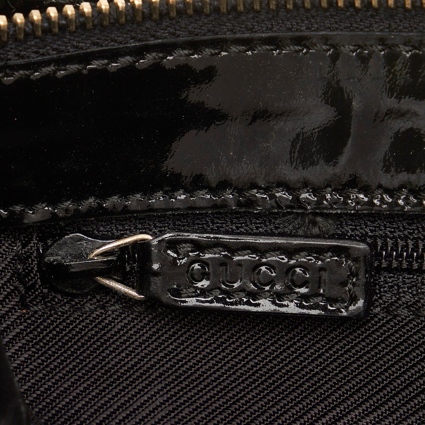 Gucci GG Canvas Shoulder Bag (SHG-bRqtr3)
