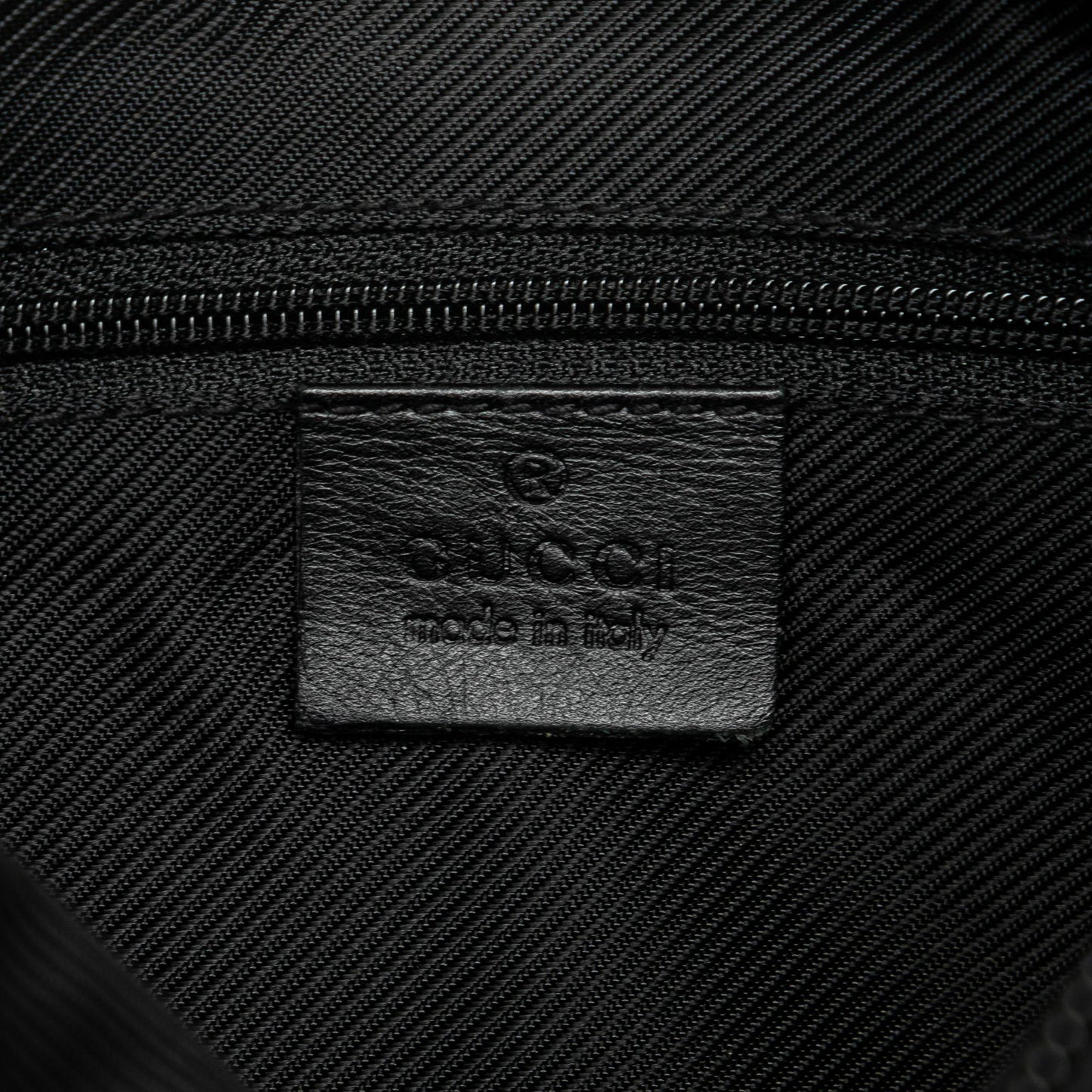 Gucci GG Canvas Shoulder Bag (SHG-nNgF0V)