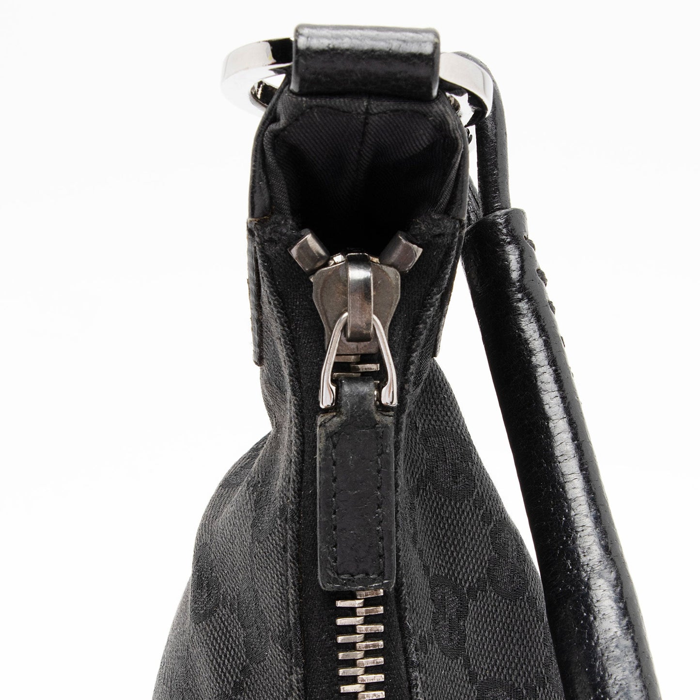 Gucci GG Canvas Small Shoulder Bag (SHF-ewDU0f)