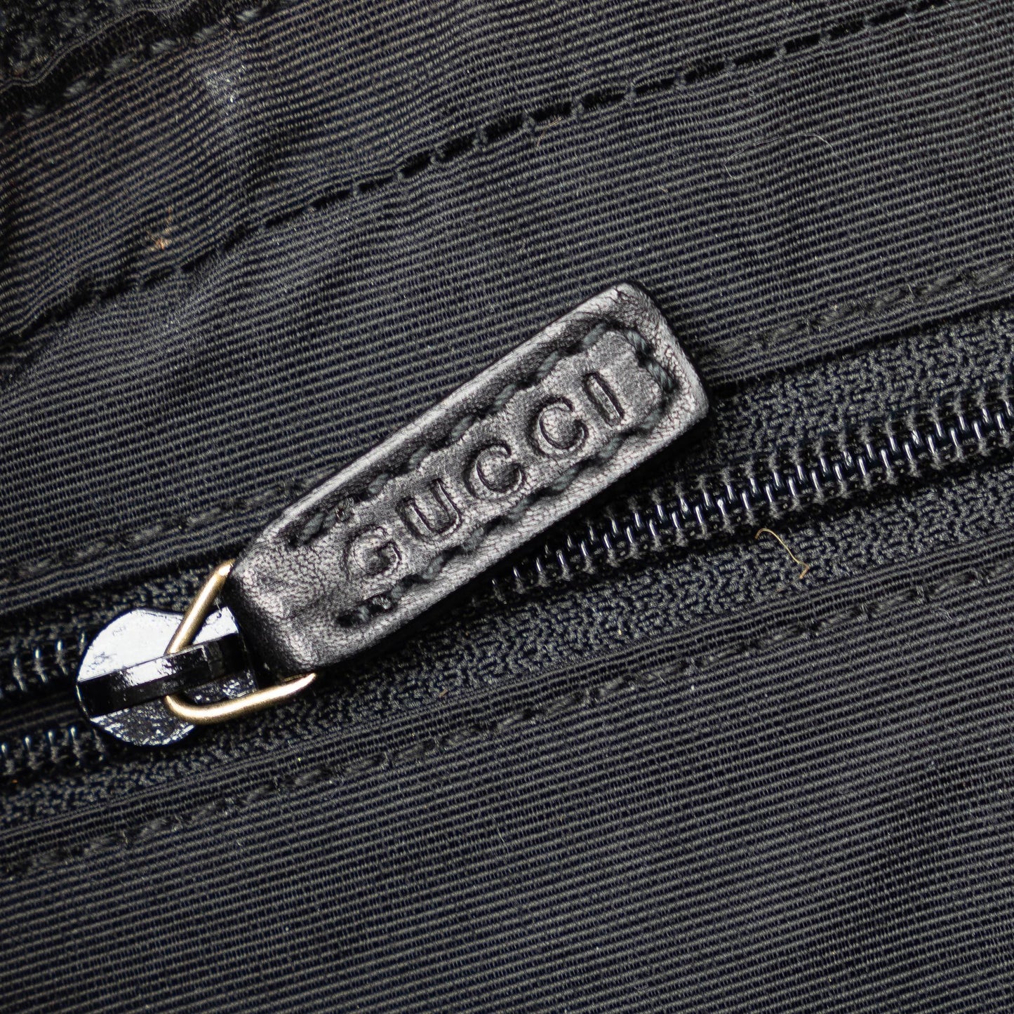 Gucci GG Denim Shoulder Bag (SHG-T2x2kb)