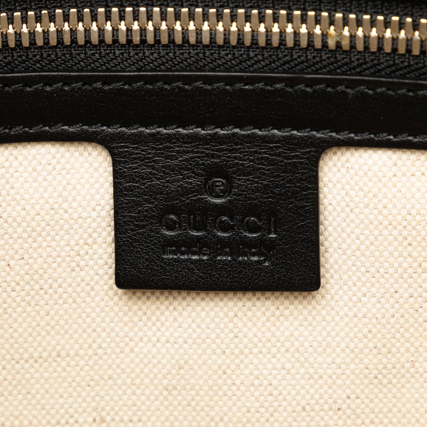 Gucci GG Embossed Tote Bag (SHG-w2F0hl)