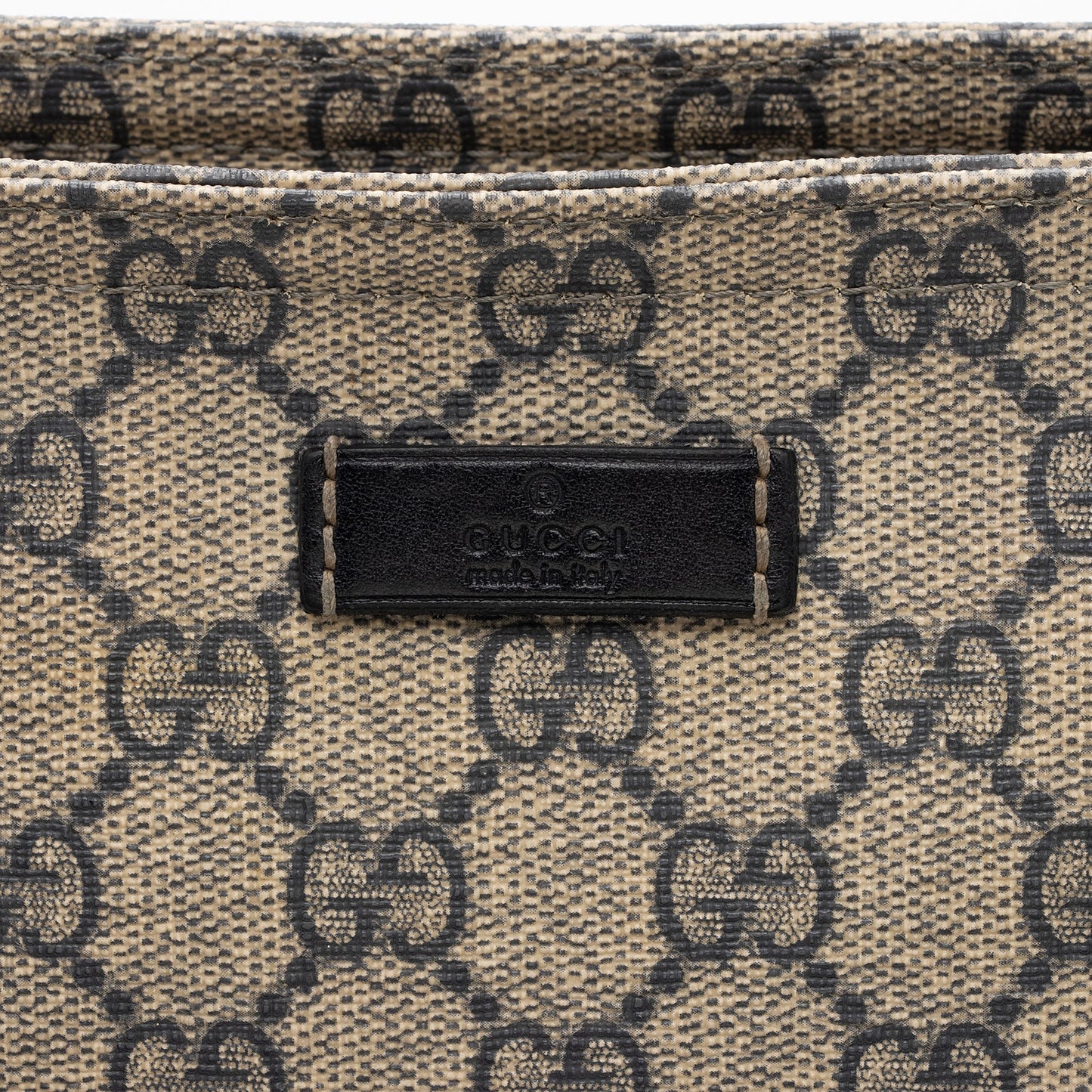 Gucci GG Supreme Classic Flat Medium Messenger Bag (SHF-rHNsr9)