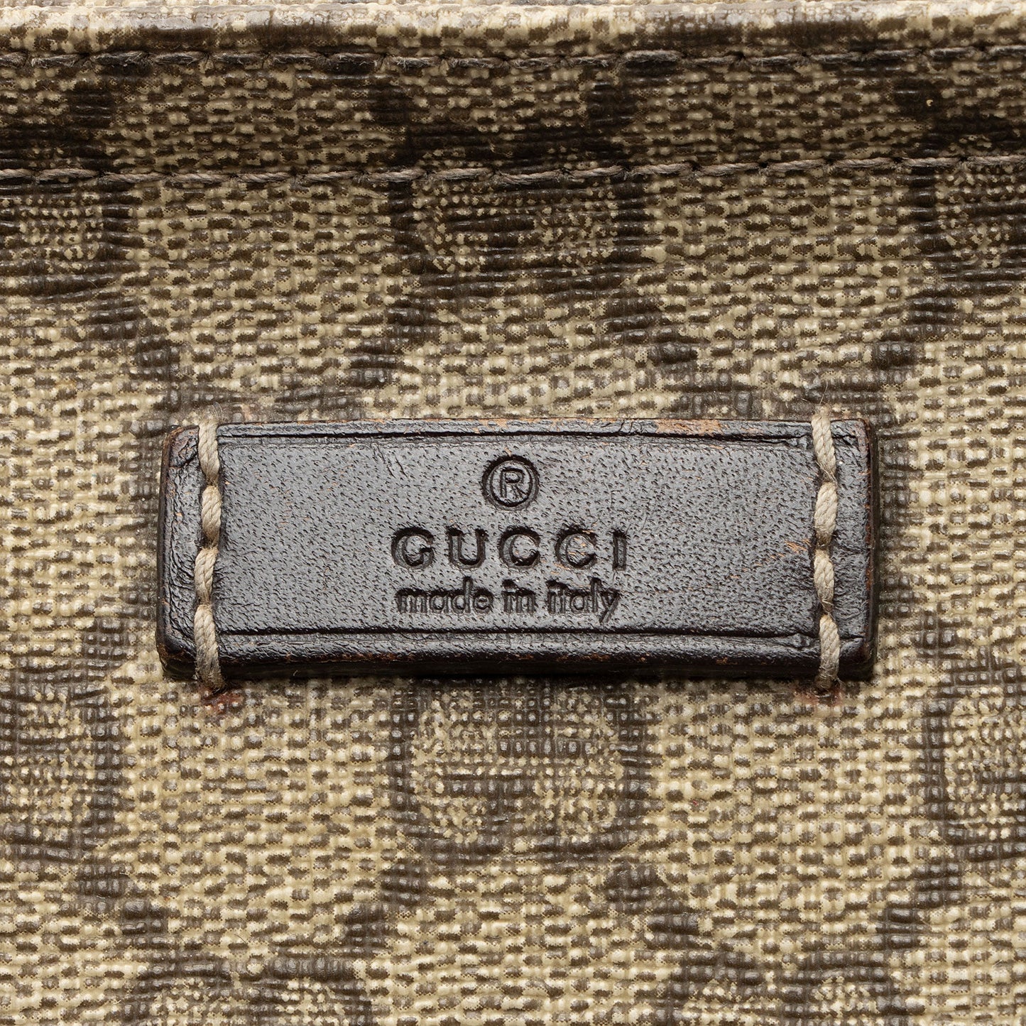 Gucci GG Supreme Classic Flat Medium Messenger