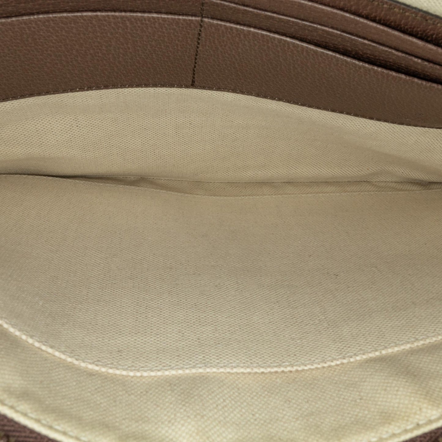 Gucci GG Supreme Courrier Clutch (SHG-XcQo2d)