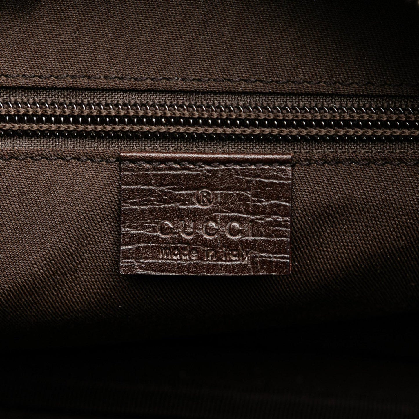 Gucci GG Supreme Crossbody Bag (SHG-WzCVPV)
